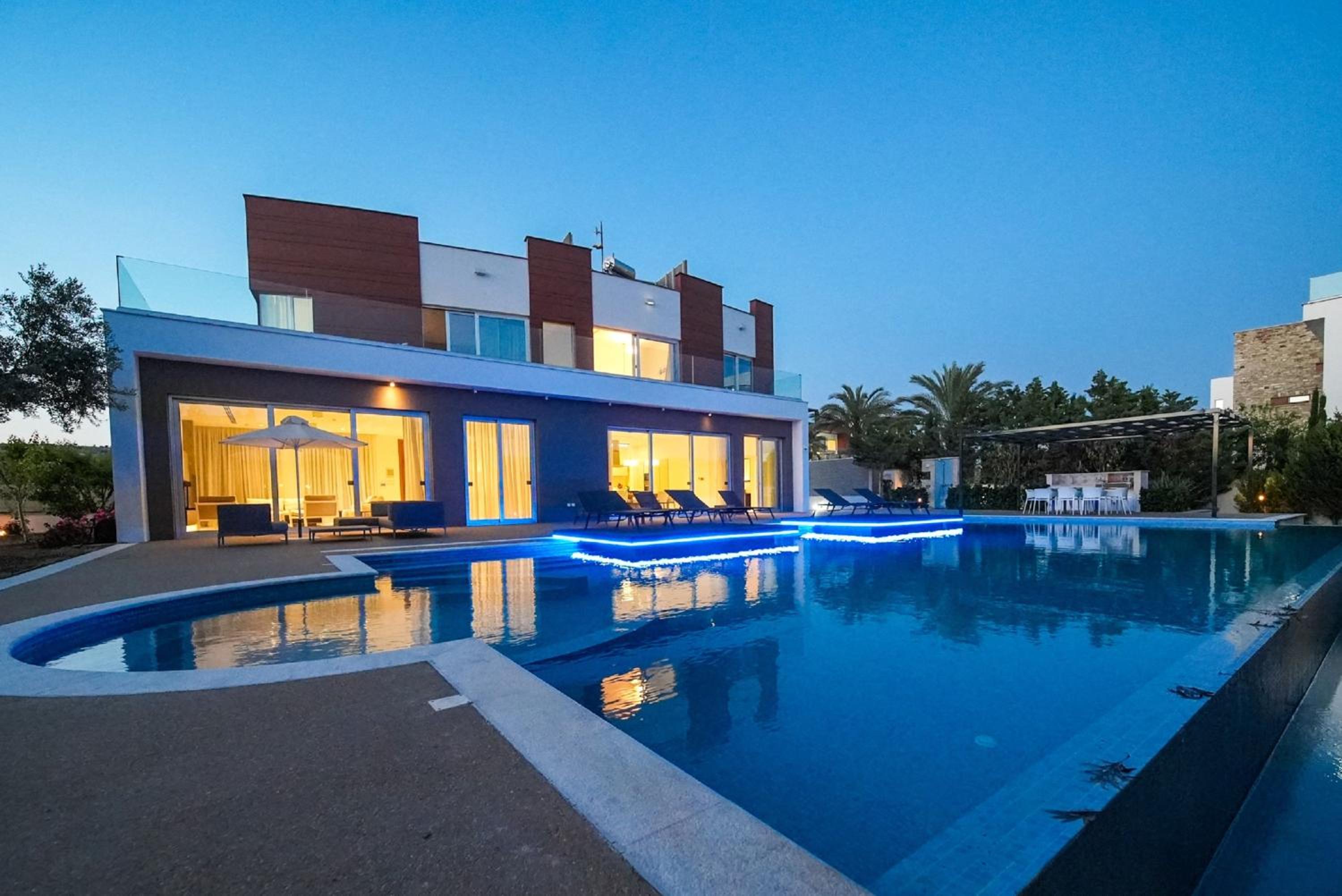 Royal Oasis Villa