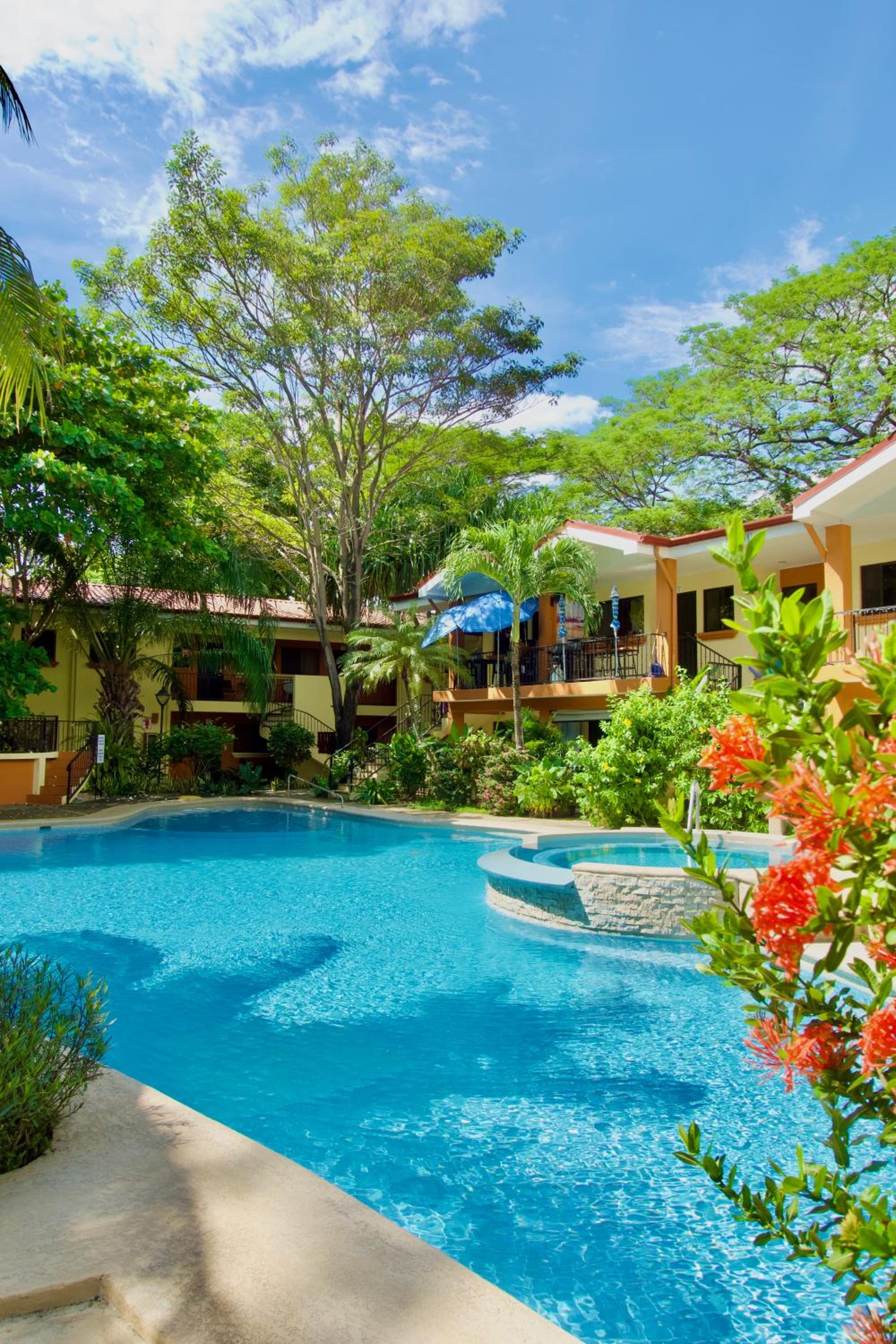 Cocomarindo Breeze Condo and Amazing Pool