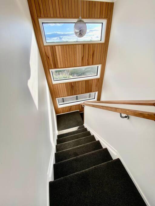 Morden spacious new house view 3