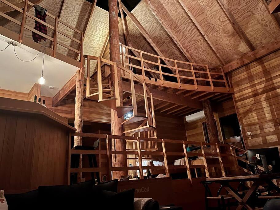 Esk Treehouse Cabin Unique Home with River Views