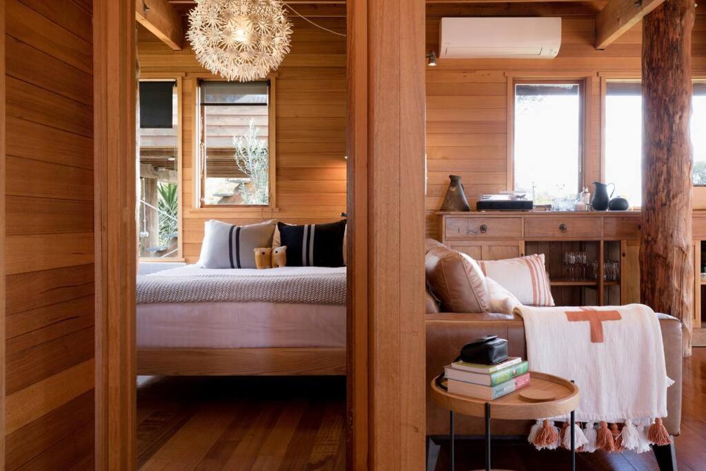 Esk Treehouse Cabin Unique Home with River Views