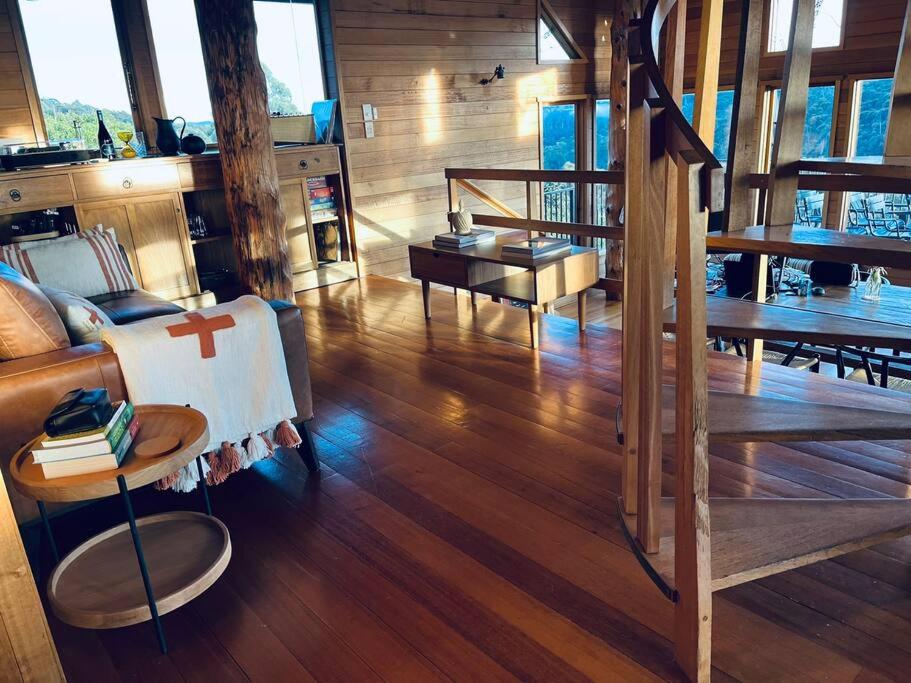Esk Treehouse Cabin Unique Home with River Views
