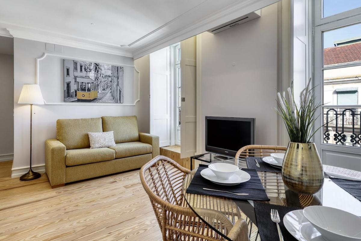 Lisbon beautiful 2 bedroom apartment with views in Rua Augusta Lisbon view 2