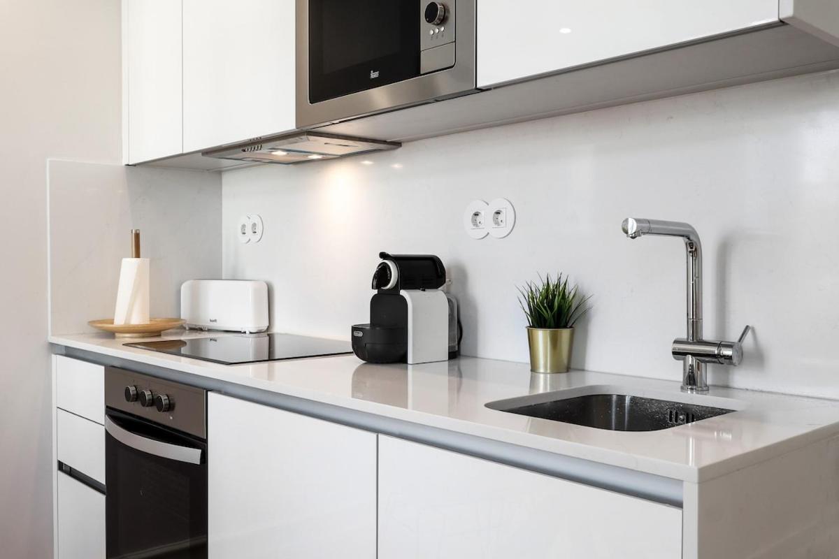 Lisbon beautiful 2 bedroom apartment with views in Rua Augusta Lisbon view 4