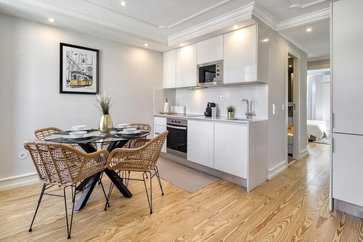 Lisbon beautiful 2 bedroom apartment with views in Rua Augusta Lisbon view 5