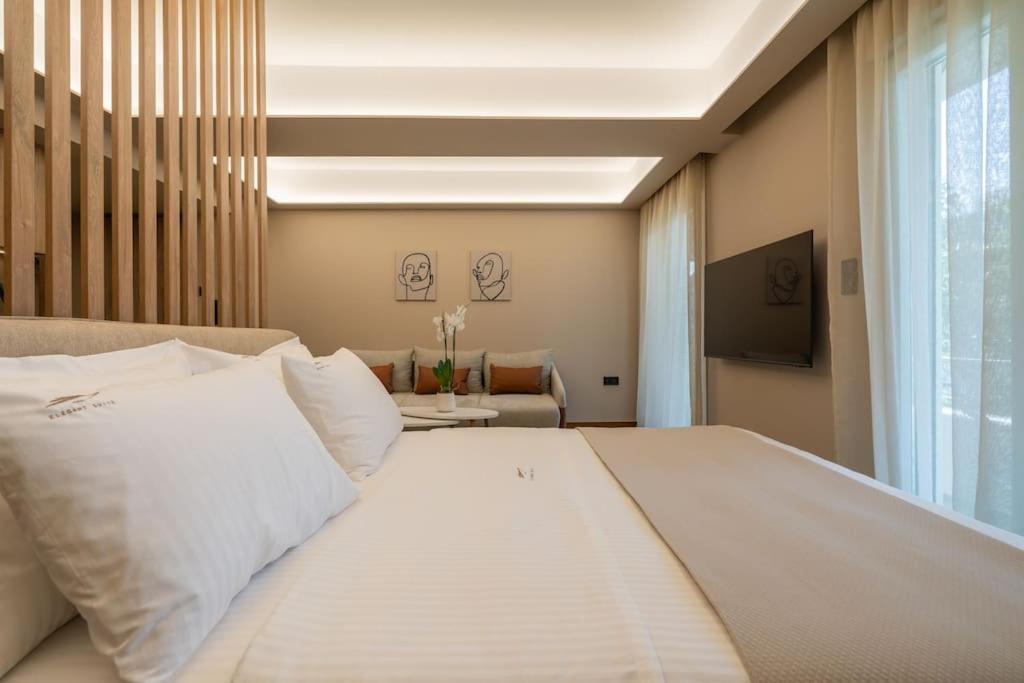 Elegant Suite Kypseli A1