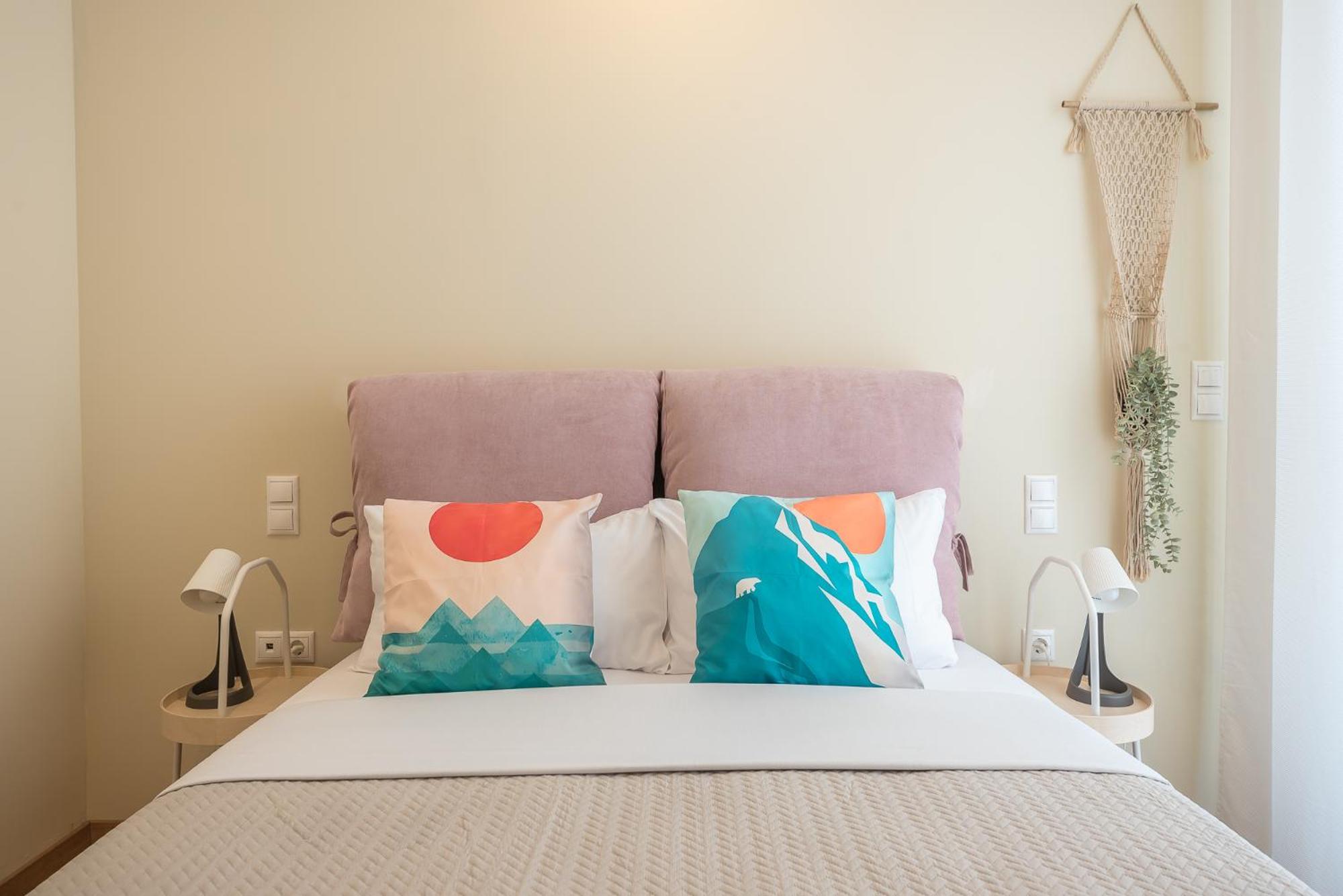 Elegant 2BR with Jacuzzi & Acropolis View photo 3