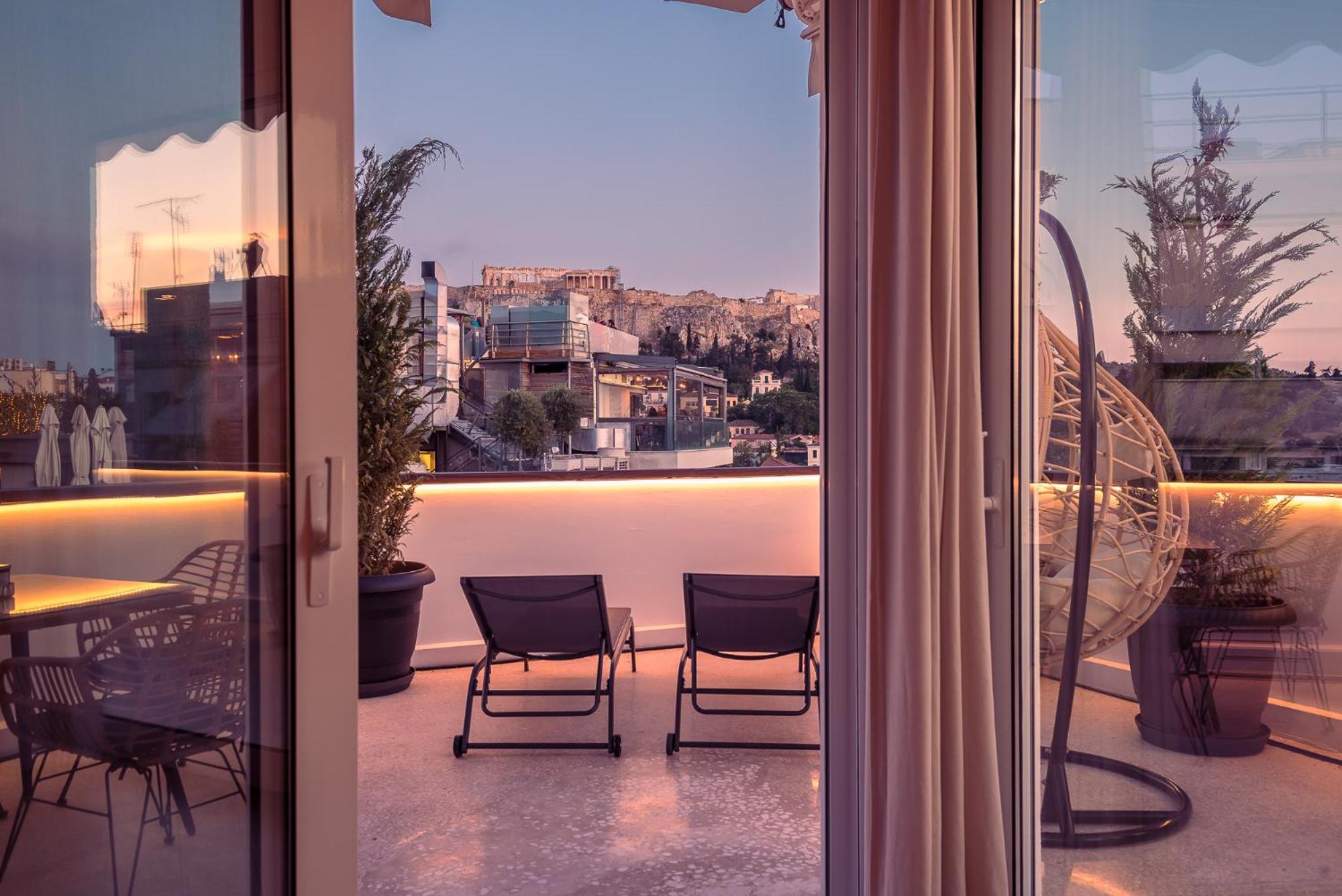 Elegant 2BR with Jacuzzi & Acropolis View photo 4