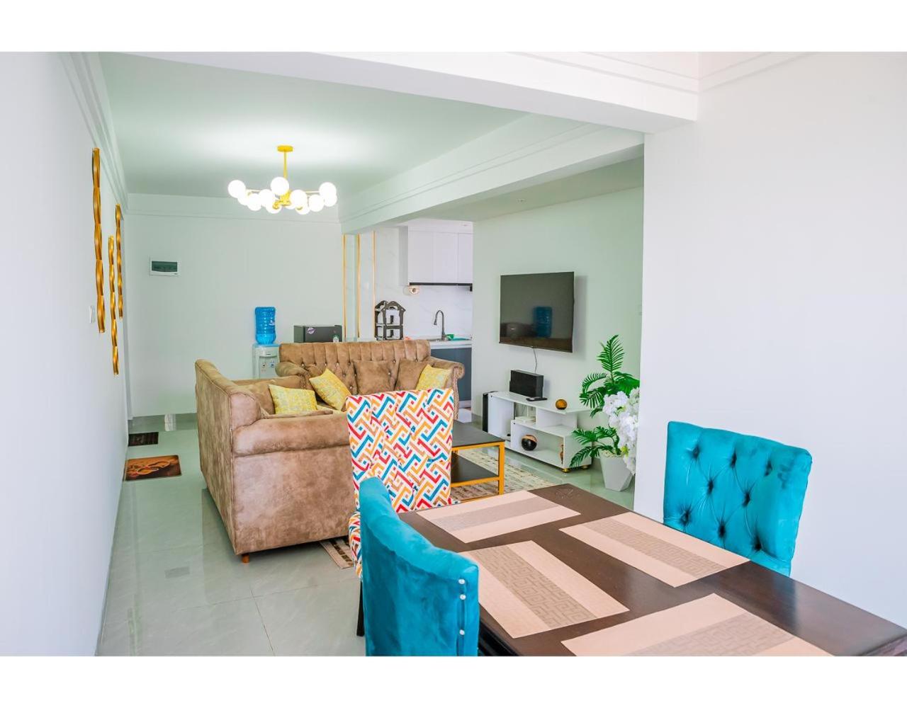 2 Bedroom Skyview Retreat at GoldPark Homes by Lulu Homes view 3