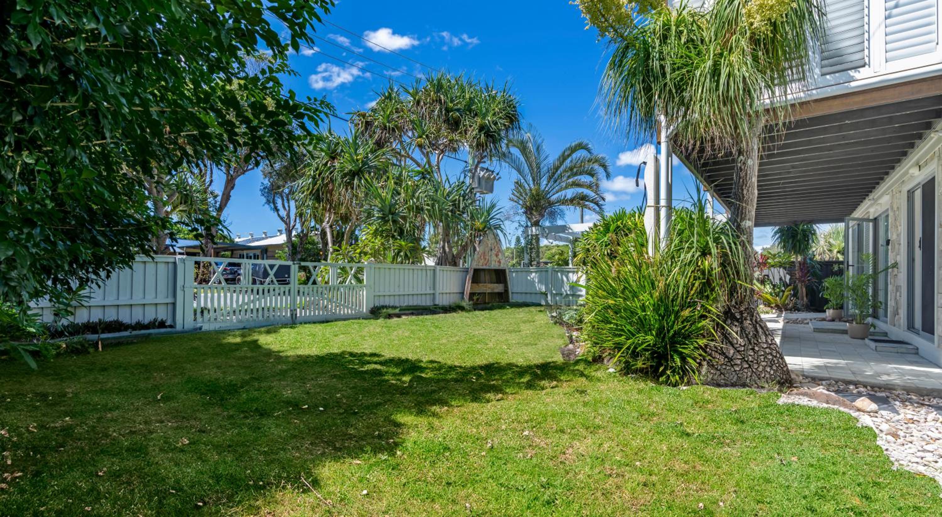 Caba Dream - Spacious Beach House with pool & pool table! - Quick walk to the Ocean