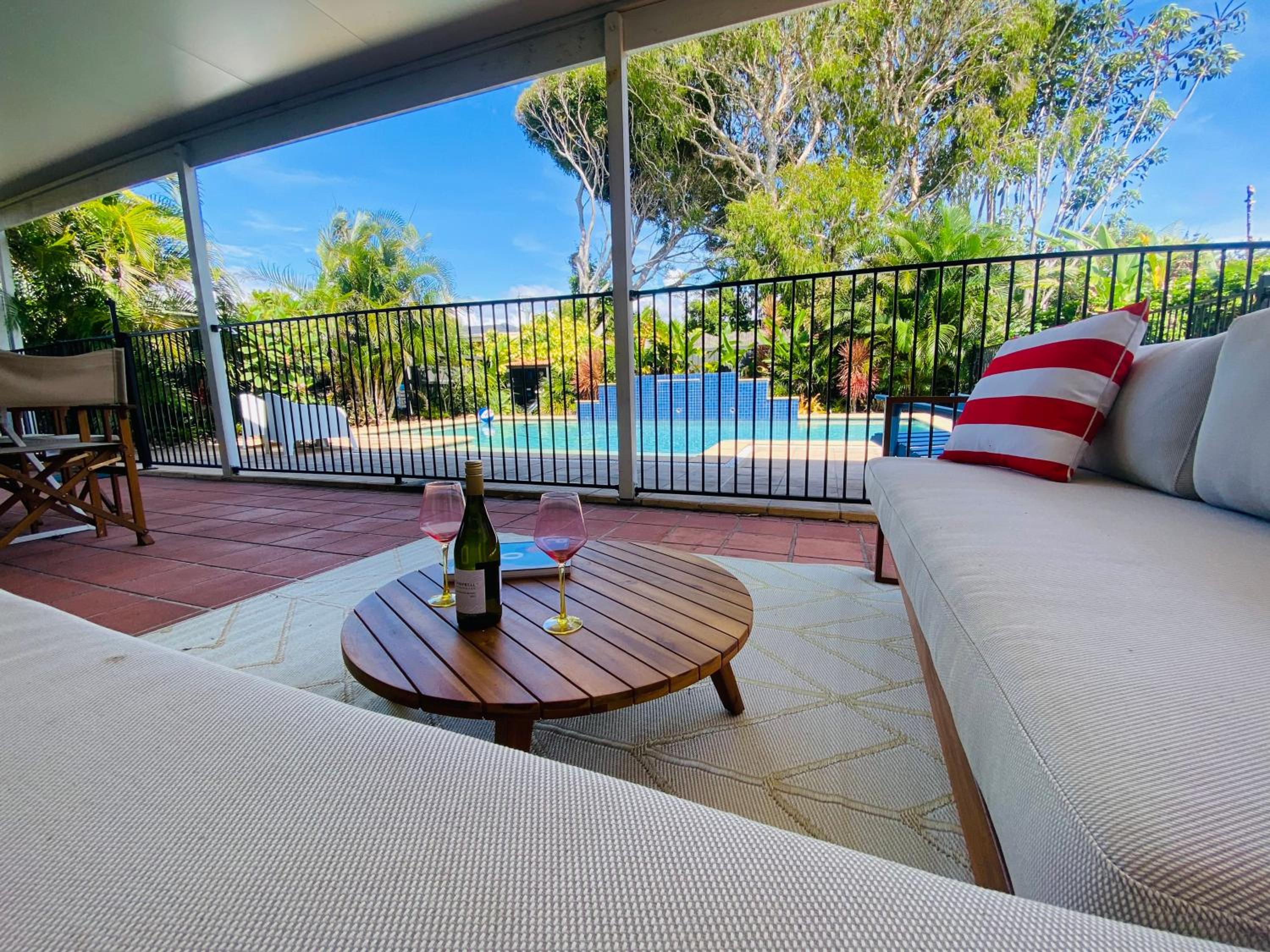Caba Dream - Spacious Beach House with pool & pool table! - Quick walk to the Ocean