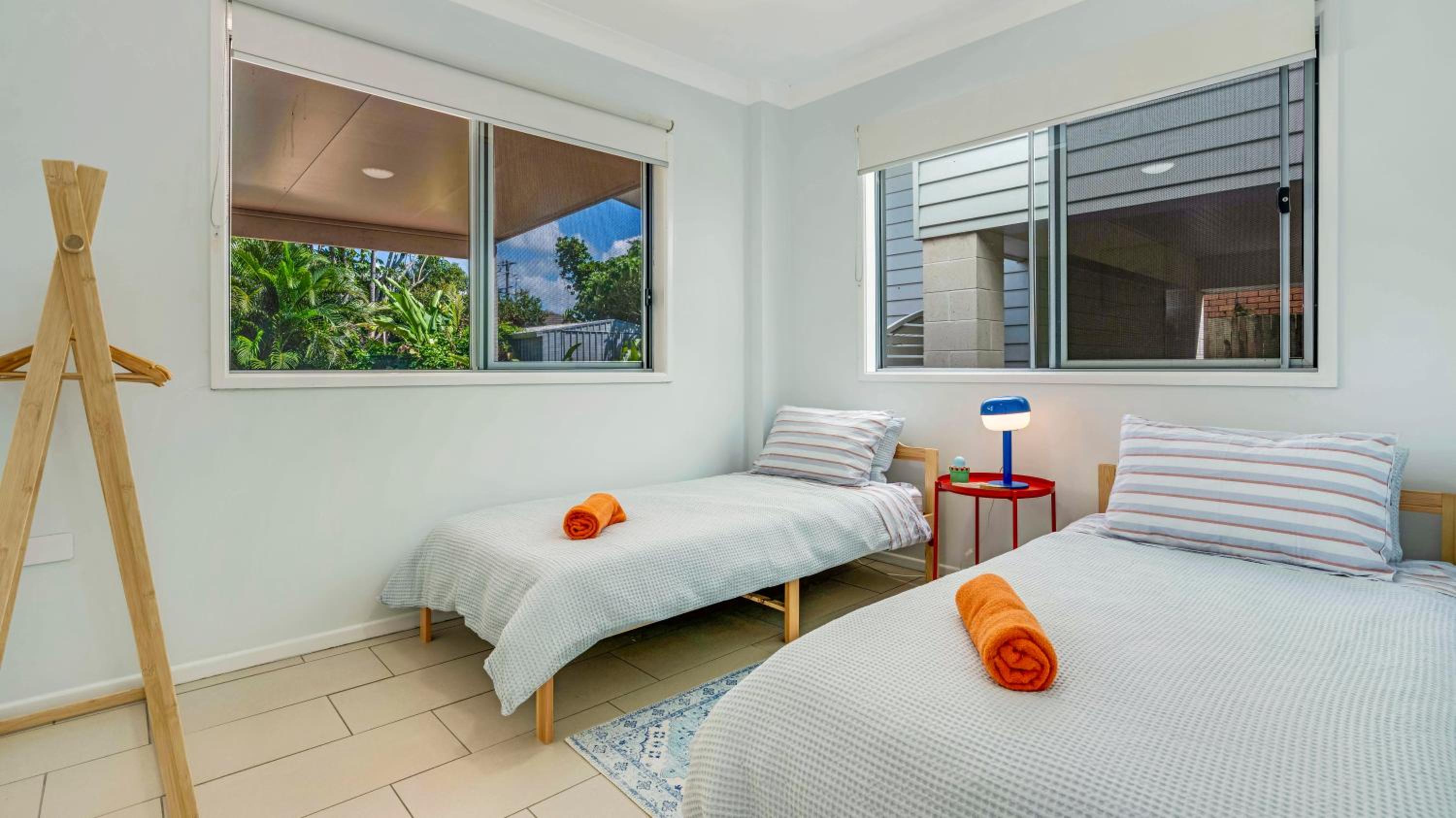 Caba Dream - Spacious Beach House with pool & pool table! - Quick walk to the Ocean