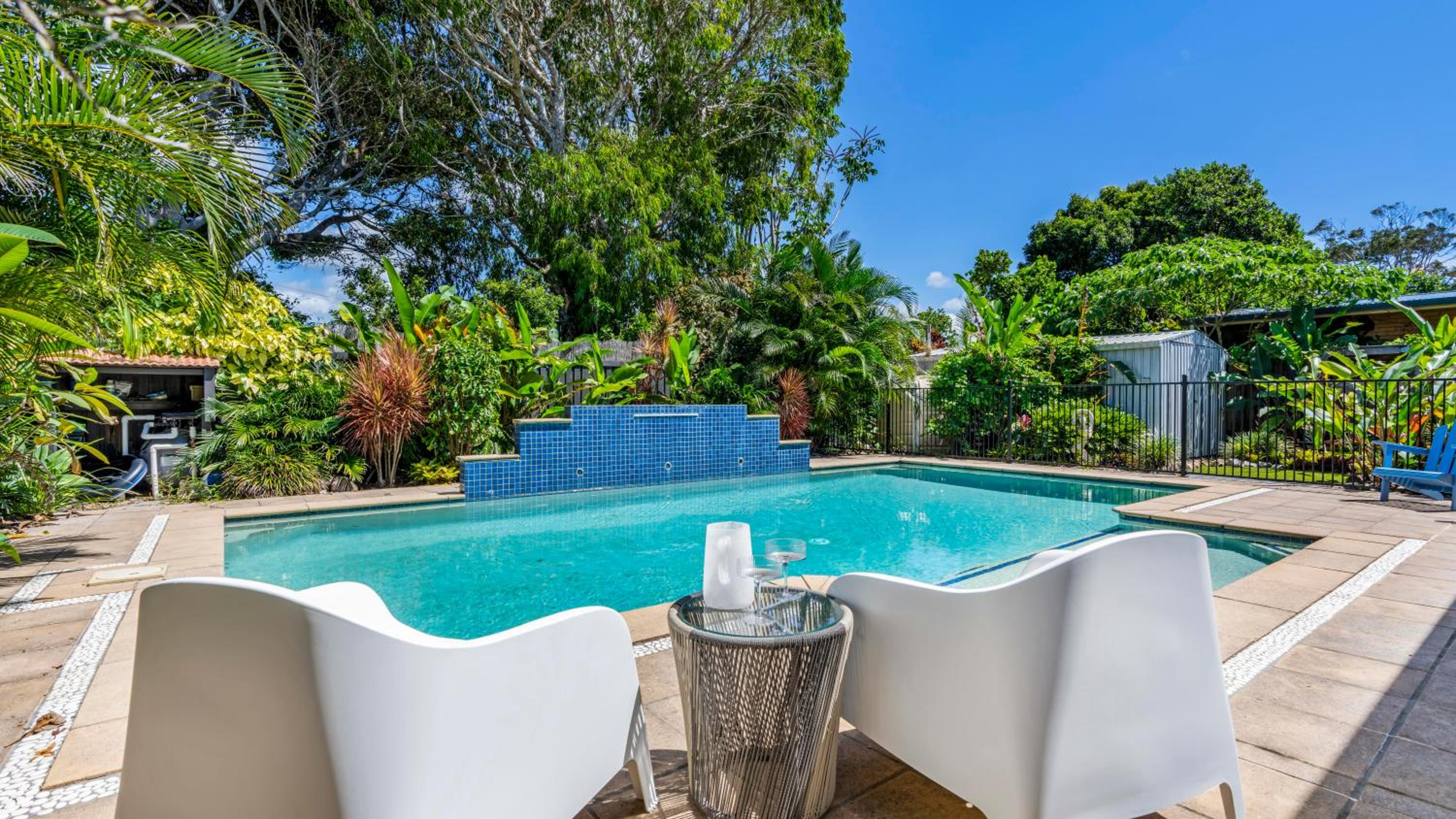 Caba Dream - Spacious Beach House with pool & pool table! - Quick walk to the Ocean