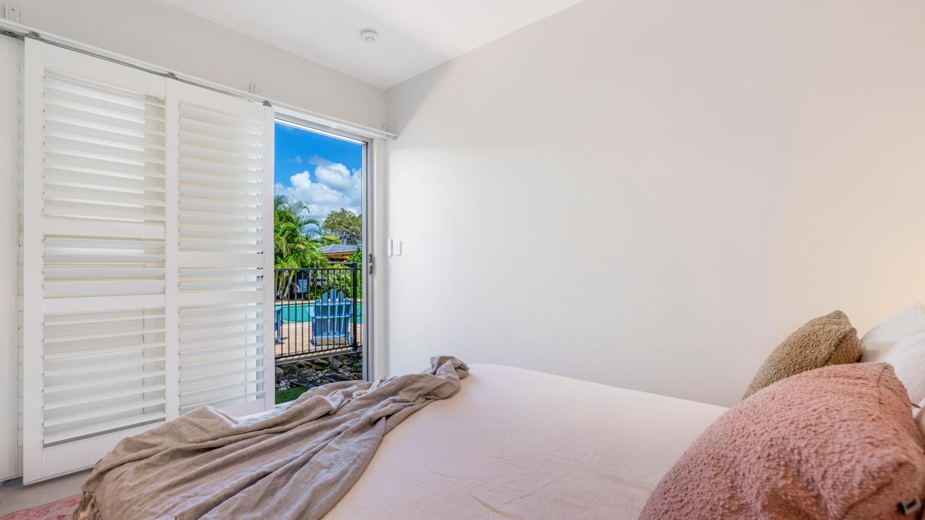 Caba Dream - Spacious Beach House with pool & pool table! - Quick walk to the Ocean