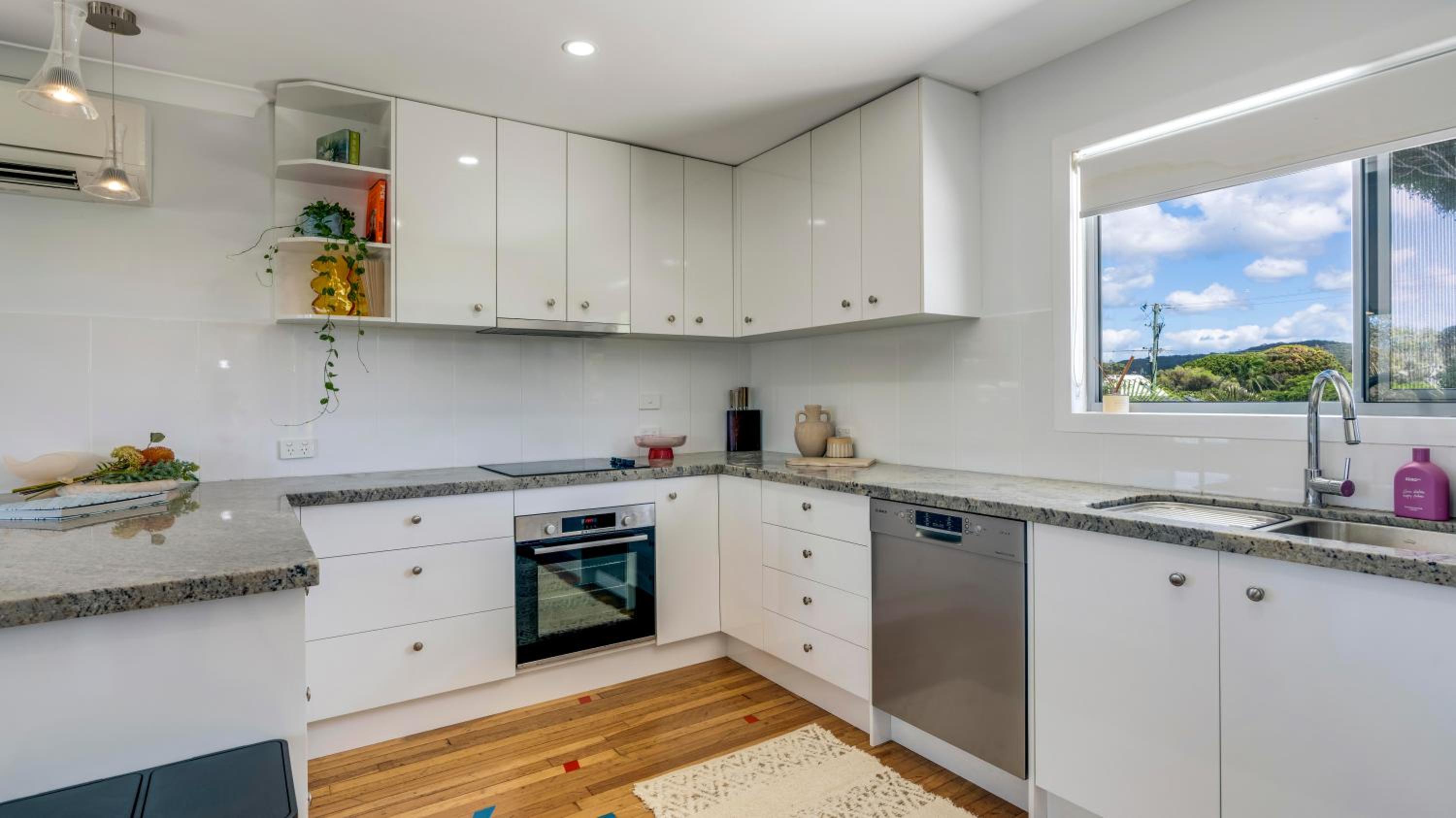Caba Dream - Spacious Beach House with pool & pool table! - Quick walk to the Ocean