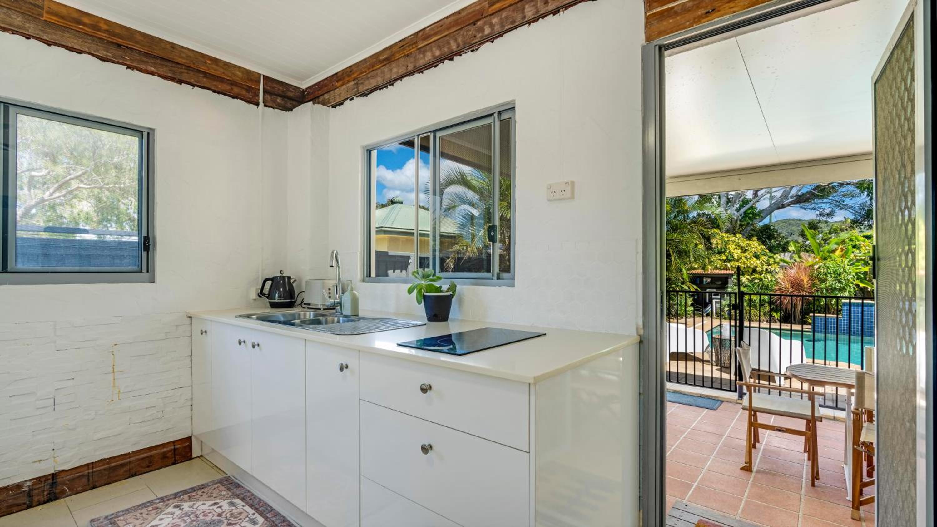 Caba Dream - Spacious Beach House with pool & pool table! - Quick walk to the Ocean