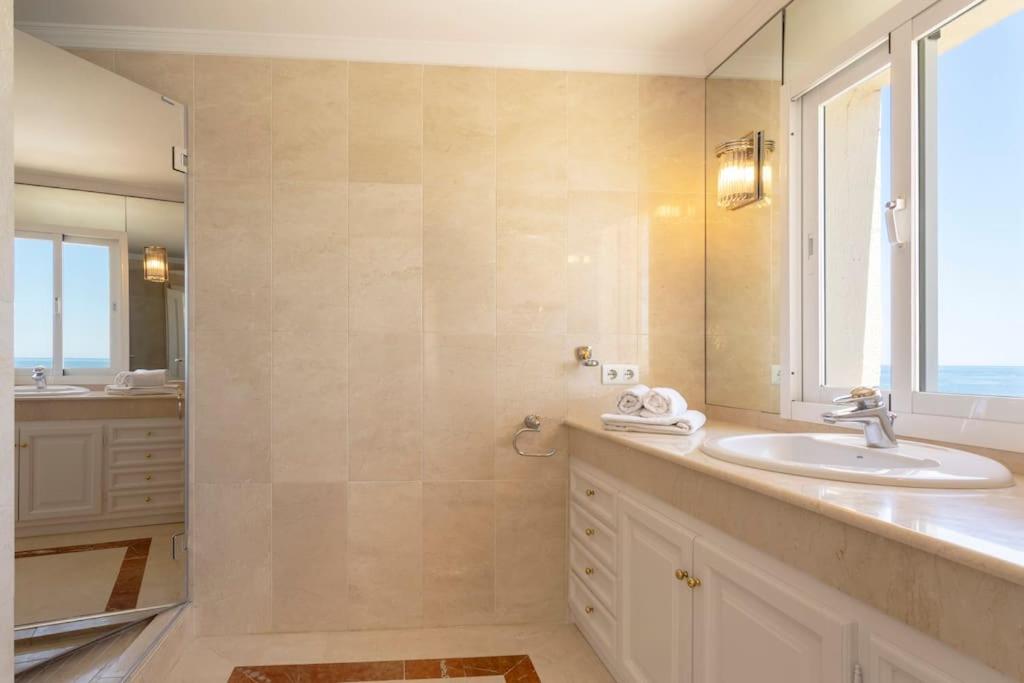 Estepona Luxury Seafront Penthouse with Parking