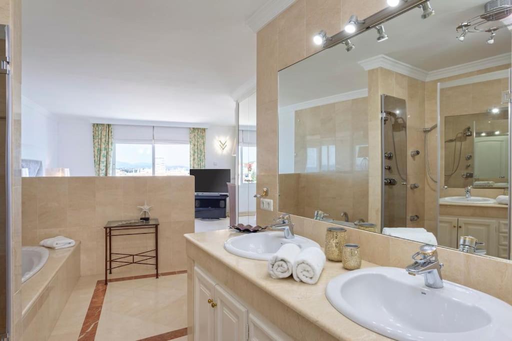 Estepona Luxury Seafront Penthouse with Parking