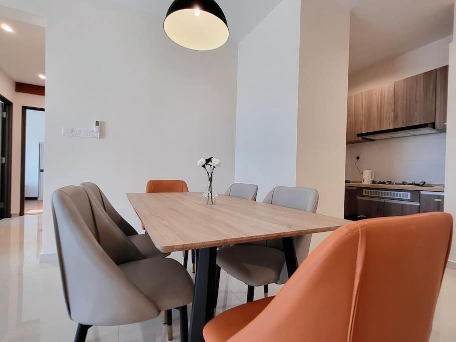 Family friendly - 3 Bedrooms 6 Pax - Free Parking