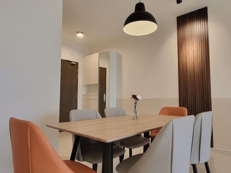 Family friendly - 3 Bedrooms 6 Pax - Free Parking