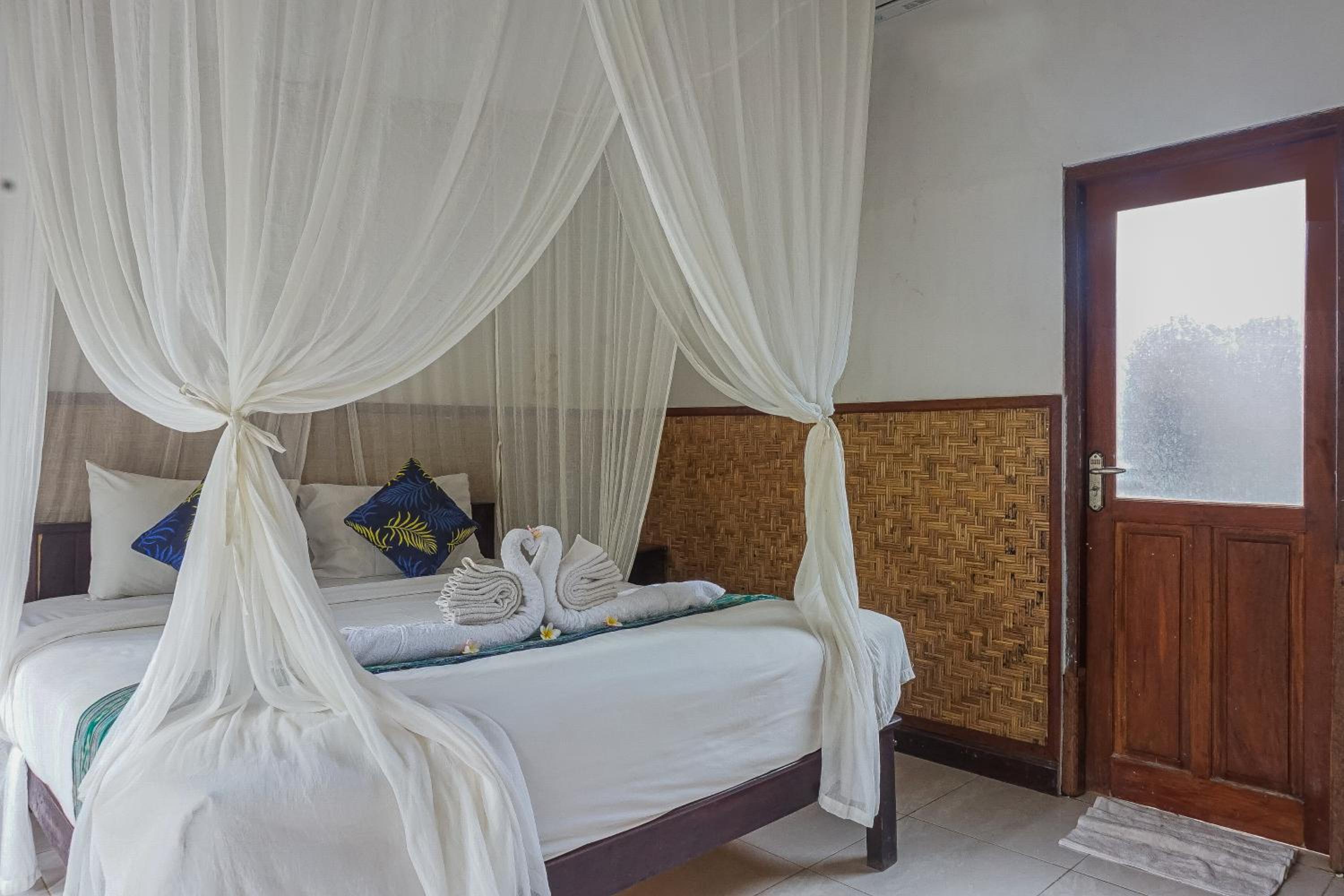 Made Taro - Menjangan Homestay, Banyuwedang - 21