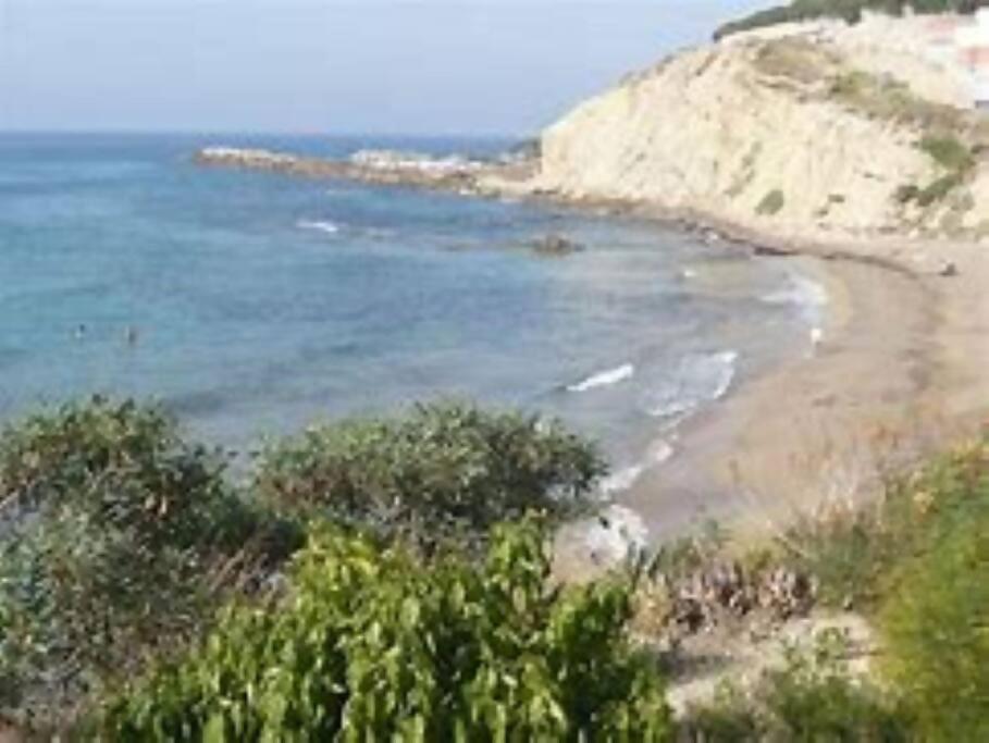 Sunny seaside retreat Campello