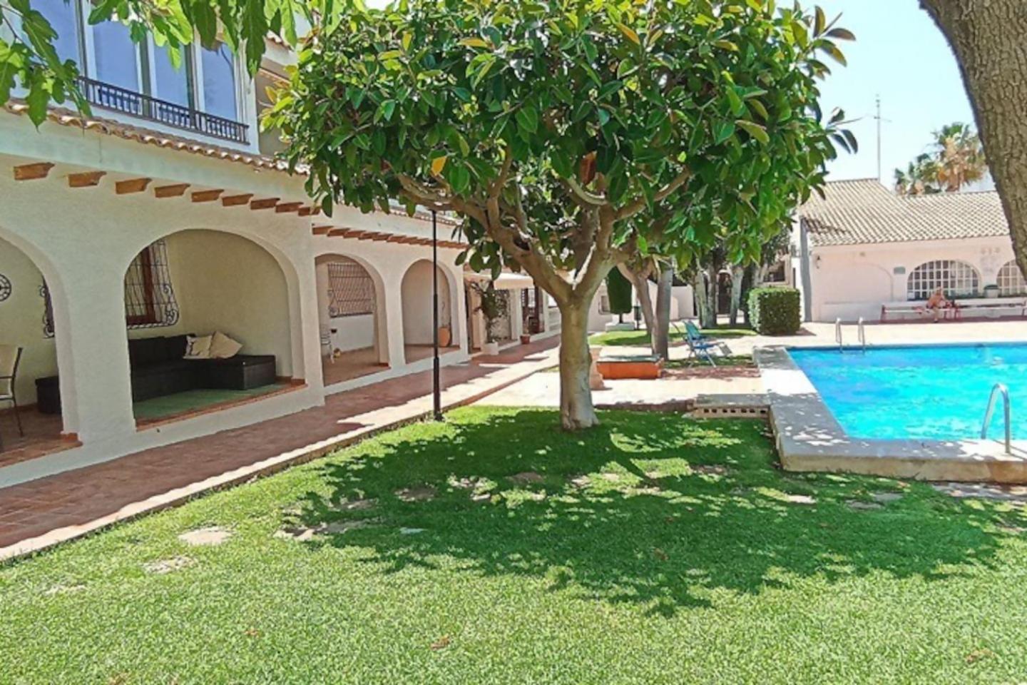 Sunny seaside retreat Campello