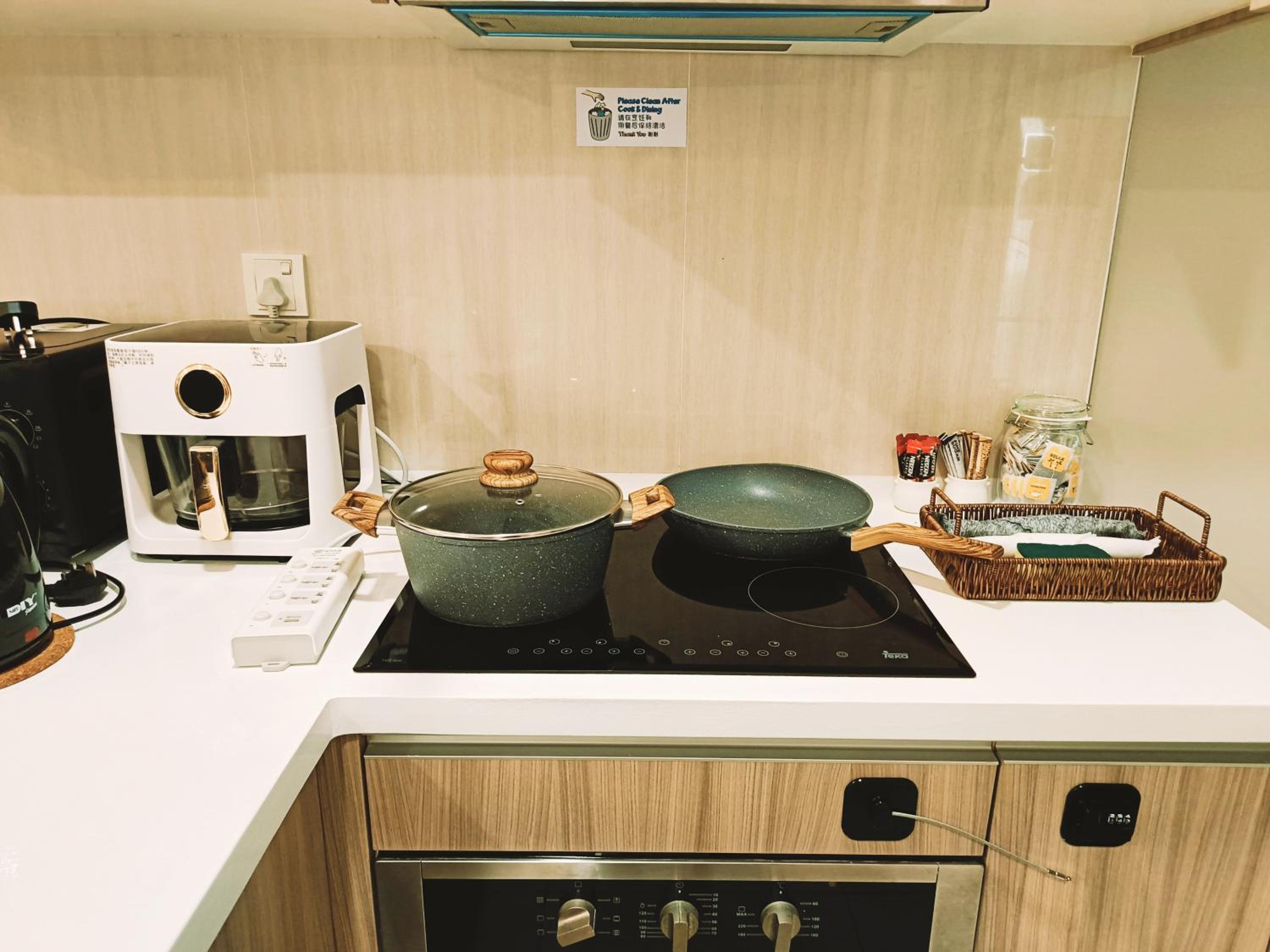 8 Kuala Lumpur City for 4 to 10 PAX of 4 BEDROOMS and 3 BATHROOMS near KLCC