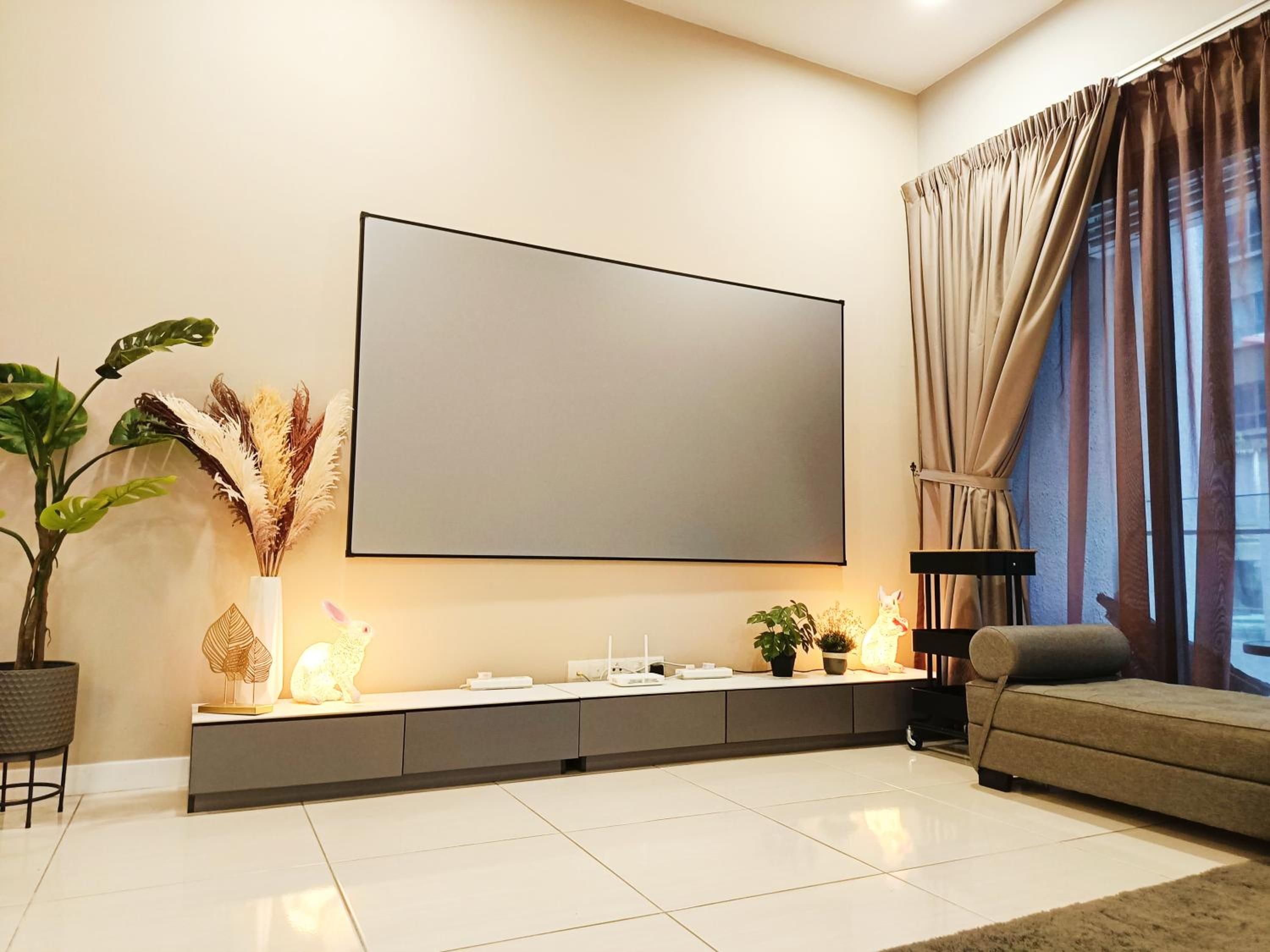 8 Kuala Lumpur City for 4 to 10 PAX of 4 BEDROOMS and 3 BATHROOMS near KLCC