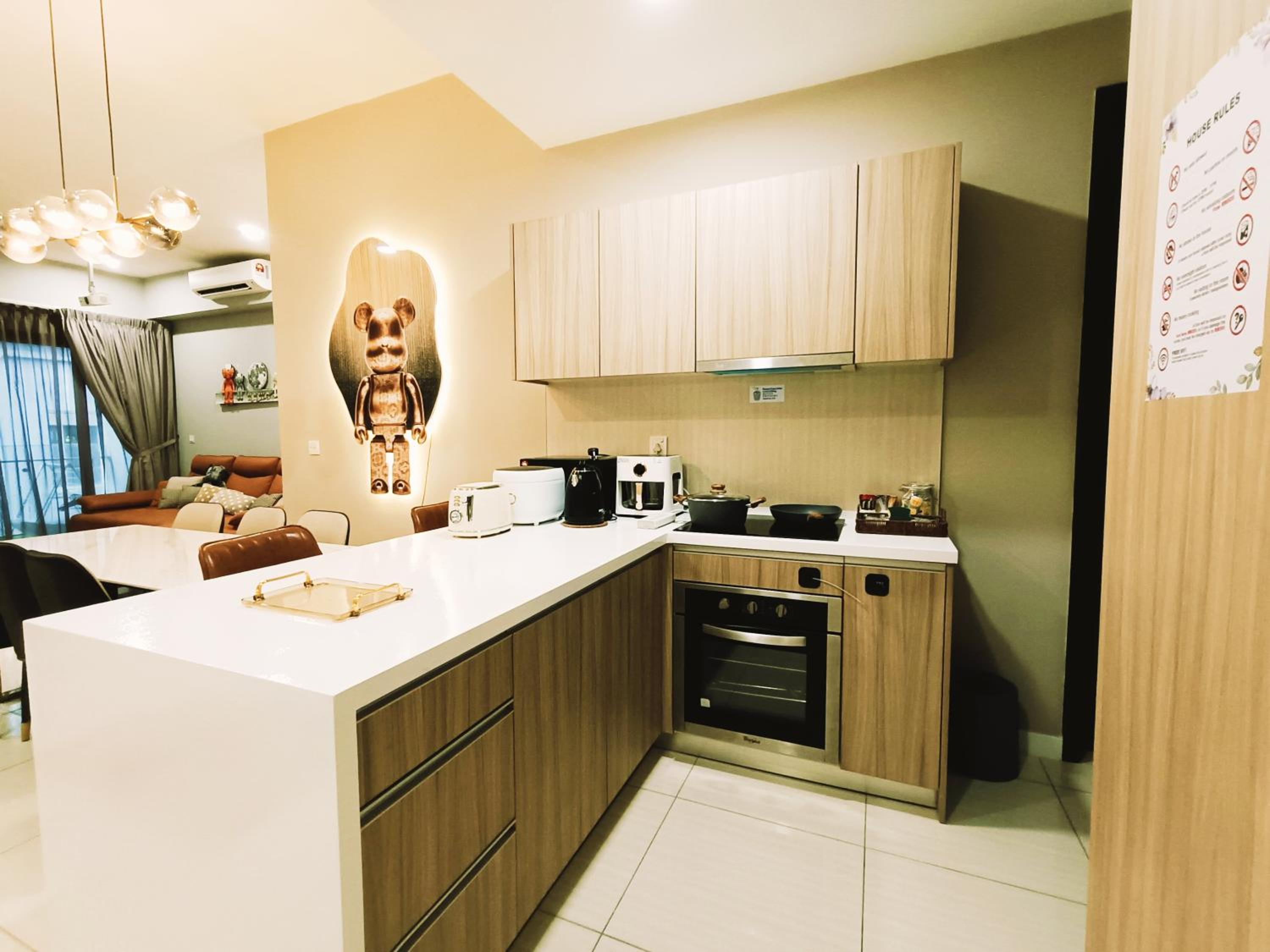 8 Kuala Lumpur City for 4 to 10 PAX of 4 BEDROOMS and 3 BATHROOMS near KLCC