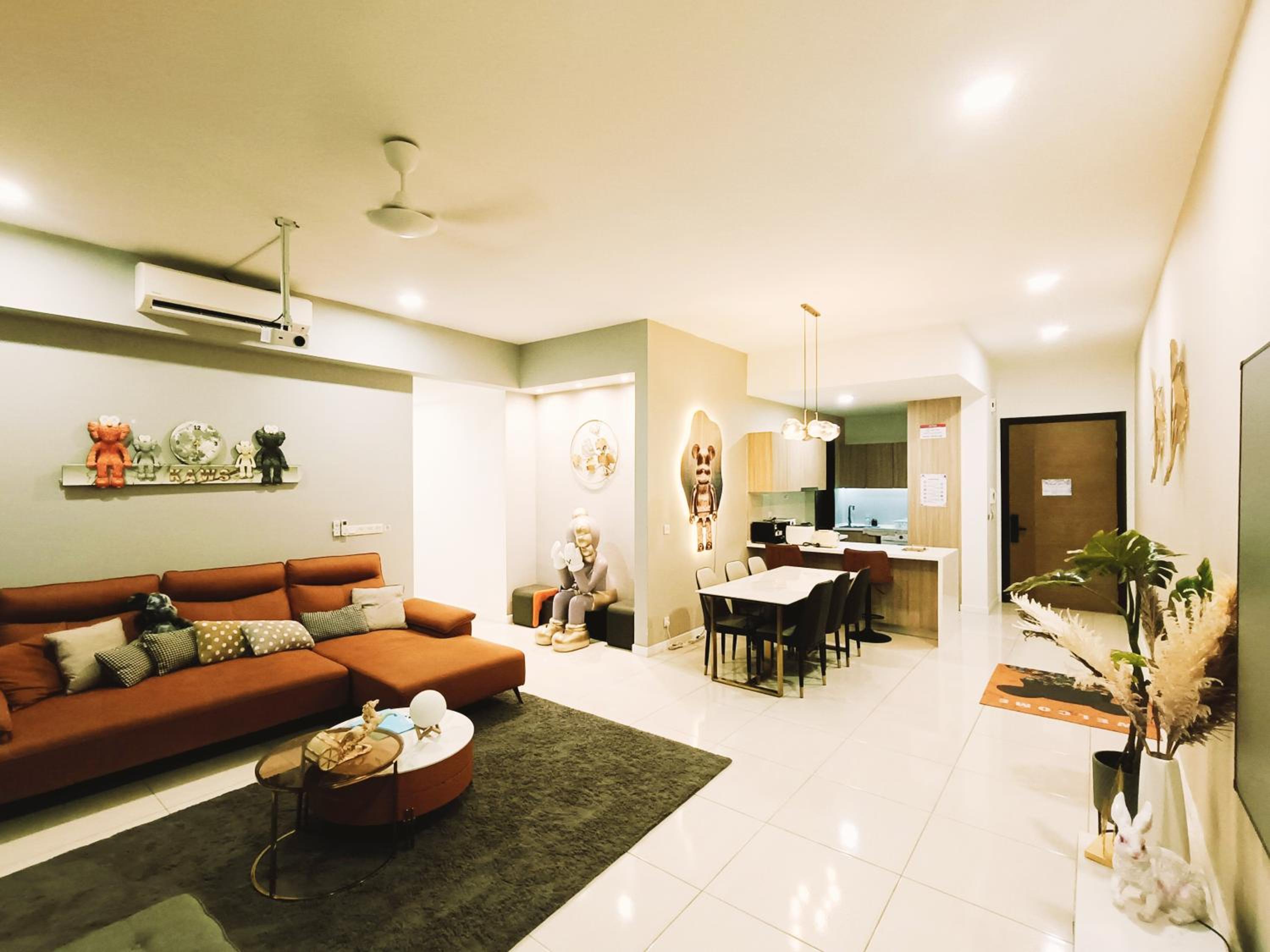 8 Kuala Lumpur City for 4 to 10 PAX of 4 BEDROOMS and 3 BATHROOMS near KLCC