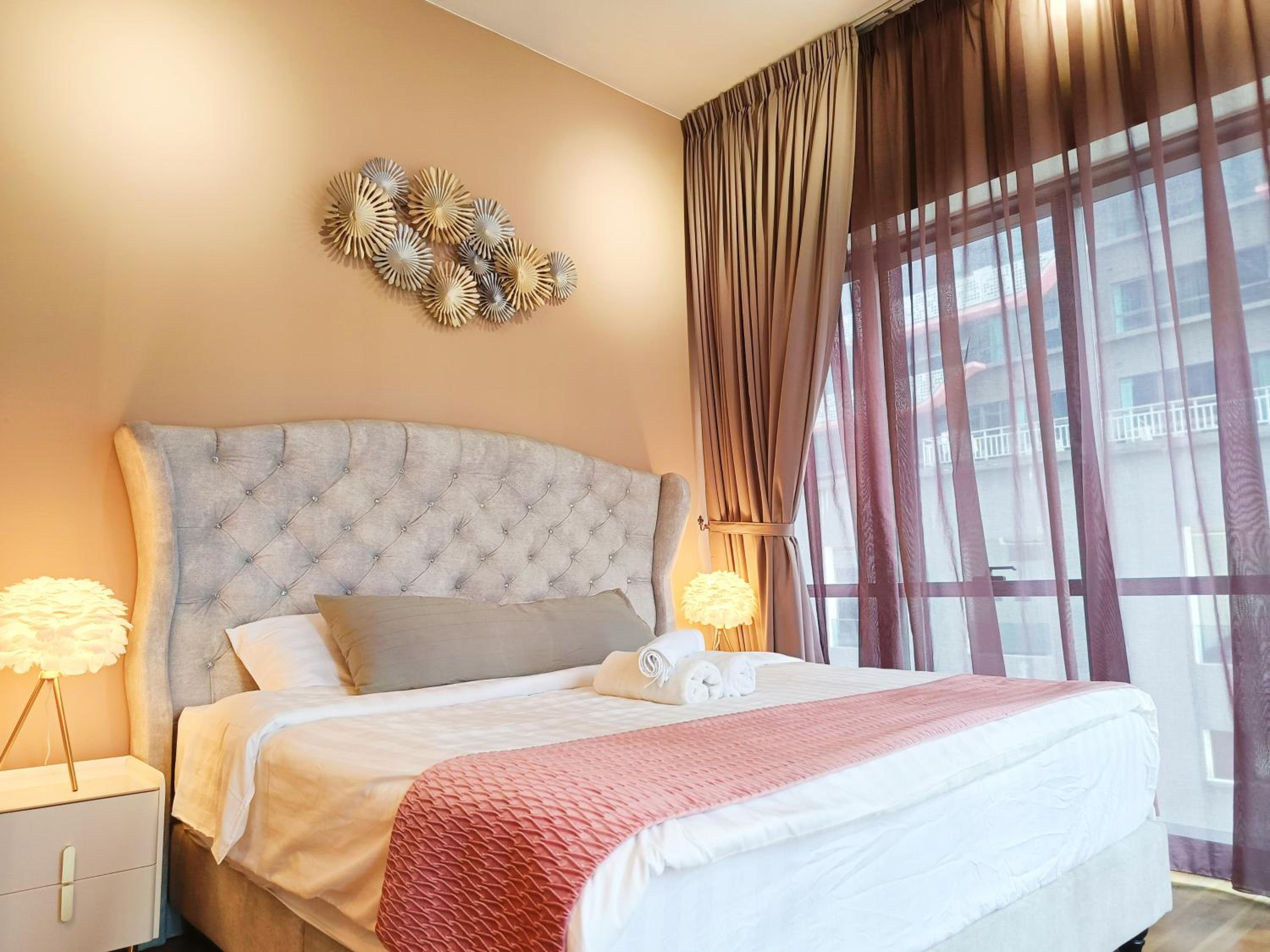 8 Kuala Lumpur City for 4 to 10 PAX of 4 BEDROOMS and 3 BATHROOMS near KLCC