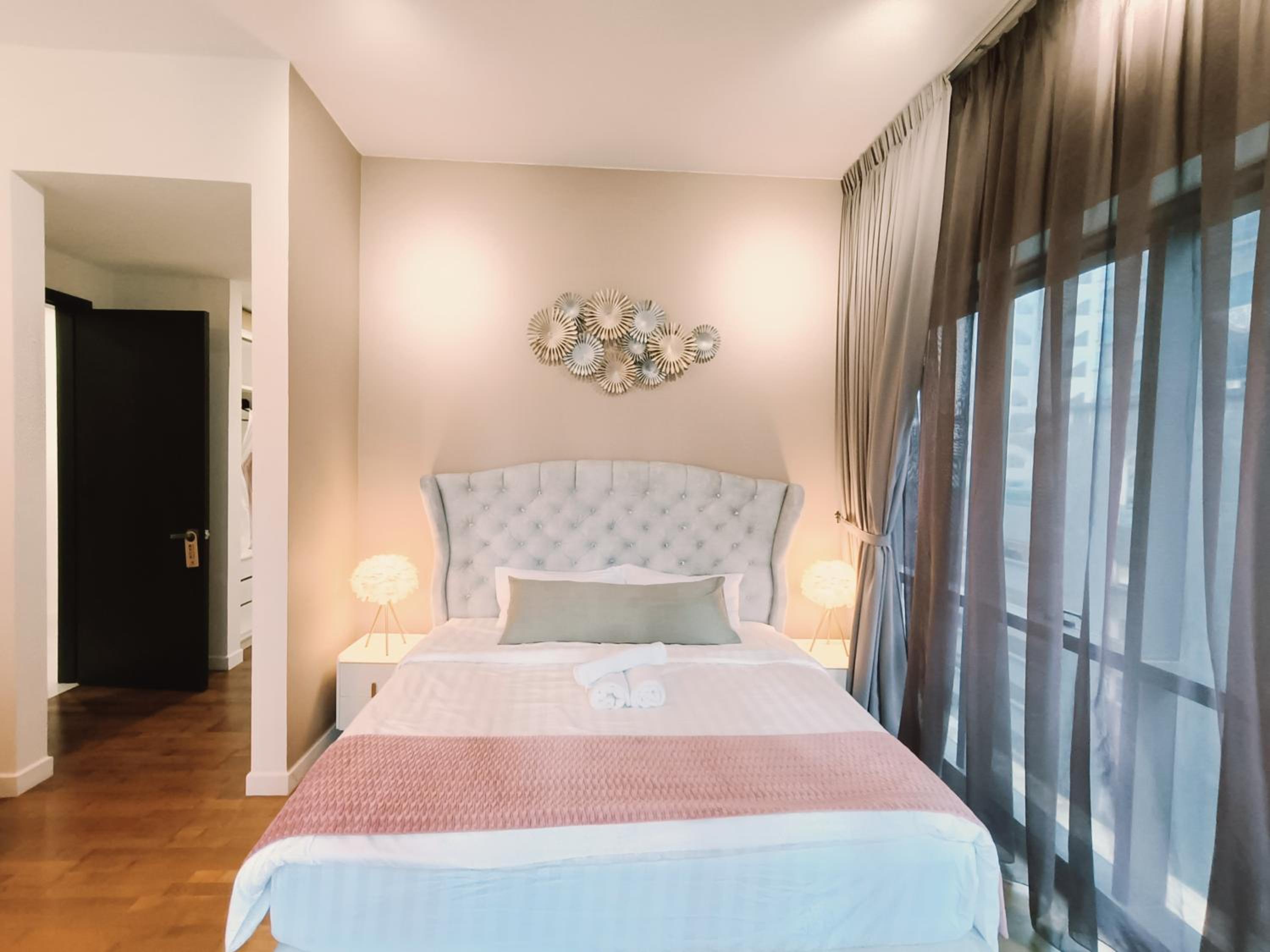 8 Kuala Lumpur City for 4 to 10 PAX of 4 BEDROOMS and 3 BATHROOMS near KLCC