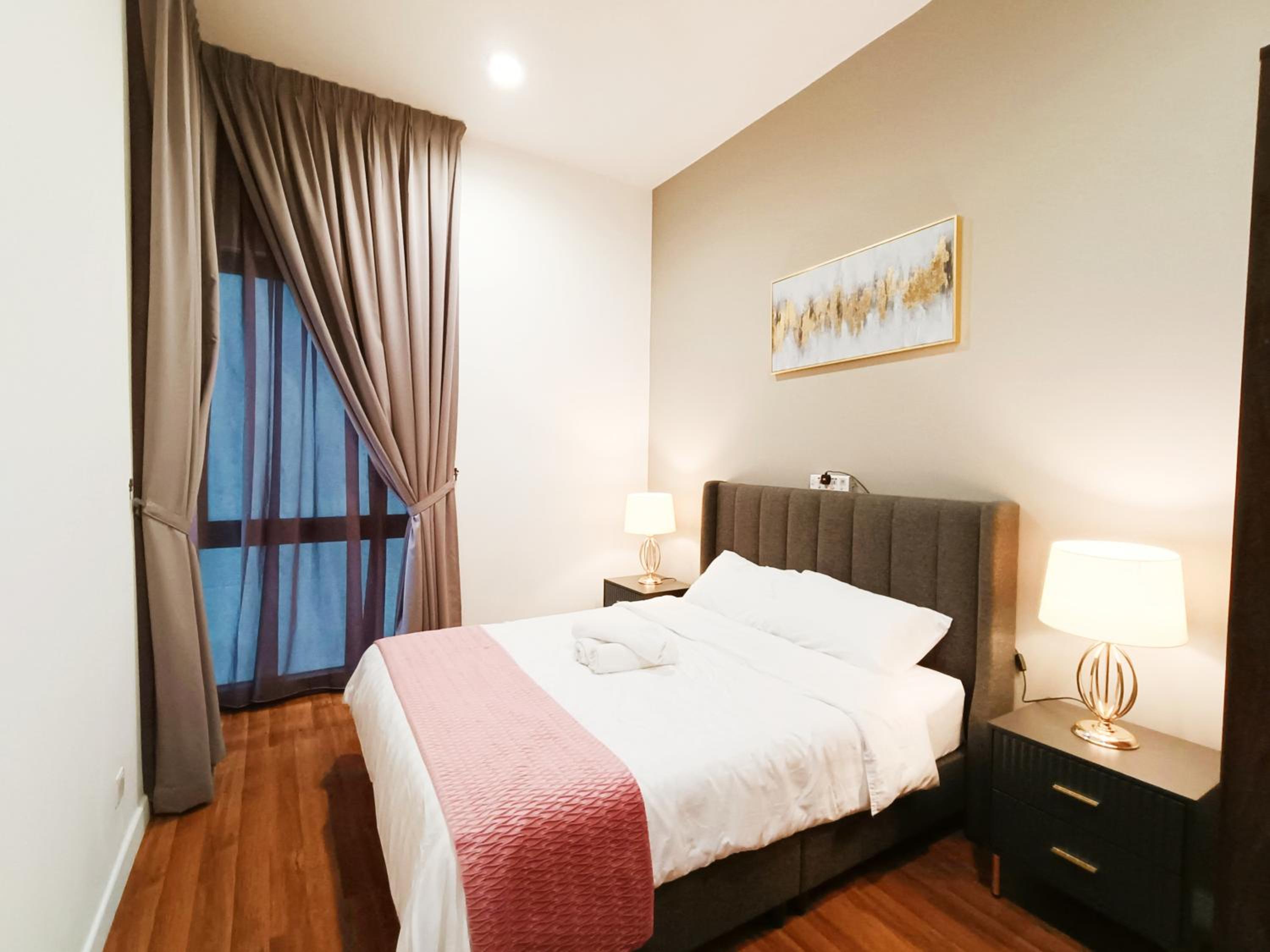 8 Kuala Lumpur City for 4 to 10 PAX of 4 BEDROOMS and 3 BATHROOMS near KLCC