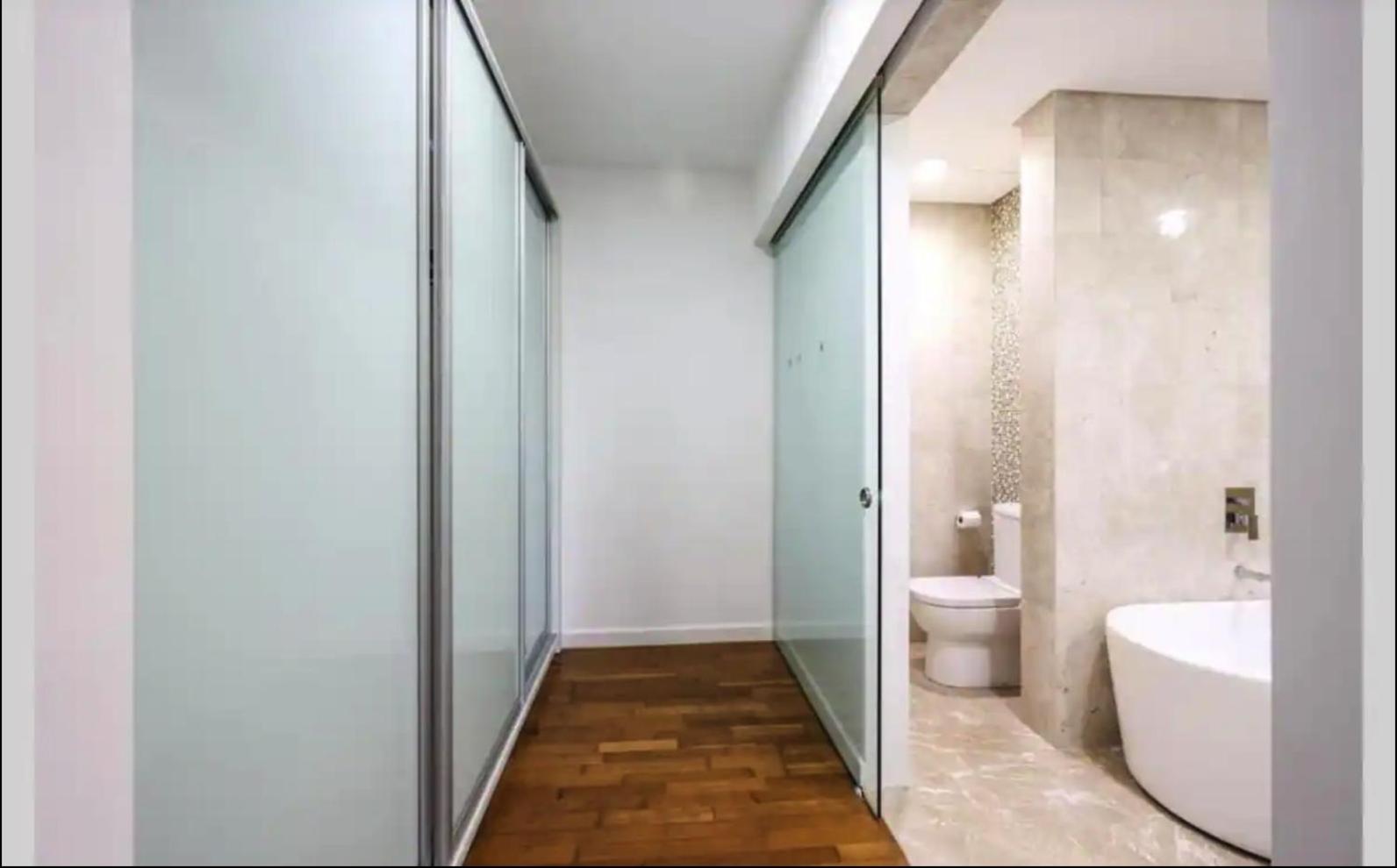 7 Kuala Lumpur City for 4 to 12 PAX of 4 BEDROOMS and 3 BATHROOMS near KLCC