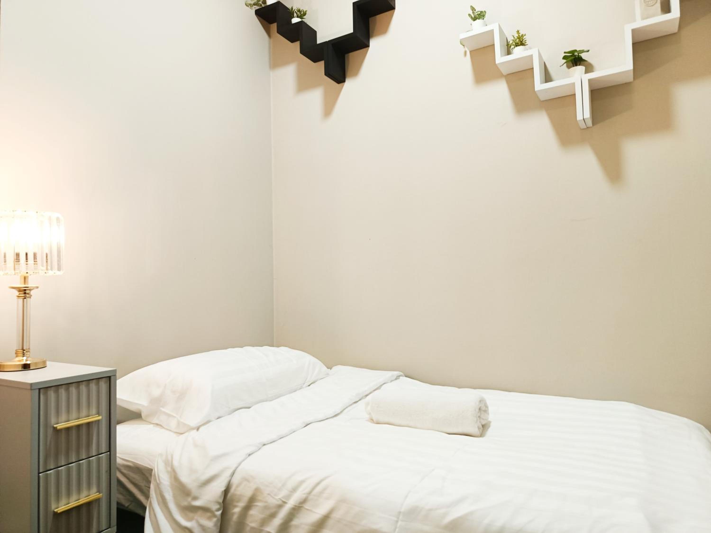 7 Kuala Lumpur City for 4 to 12 PAX of 4 BEDROOMS and 3 BATHROOMS near KLCC