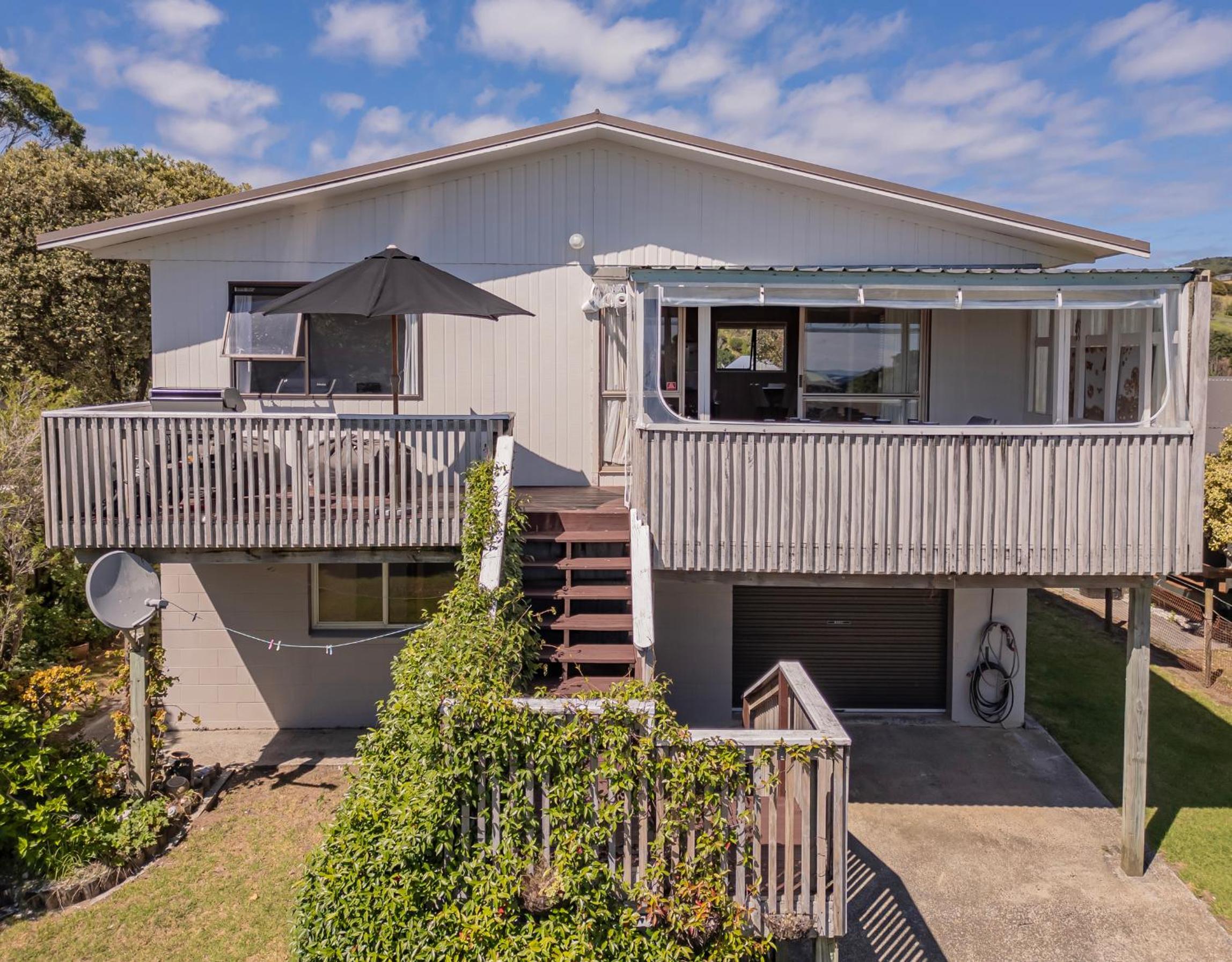 Sunsets and Surf - Whangapoua Holiday Home