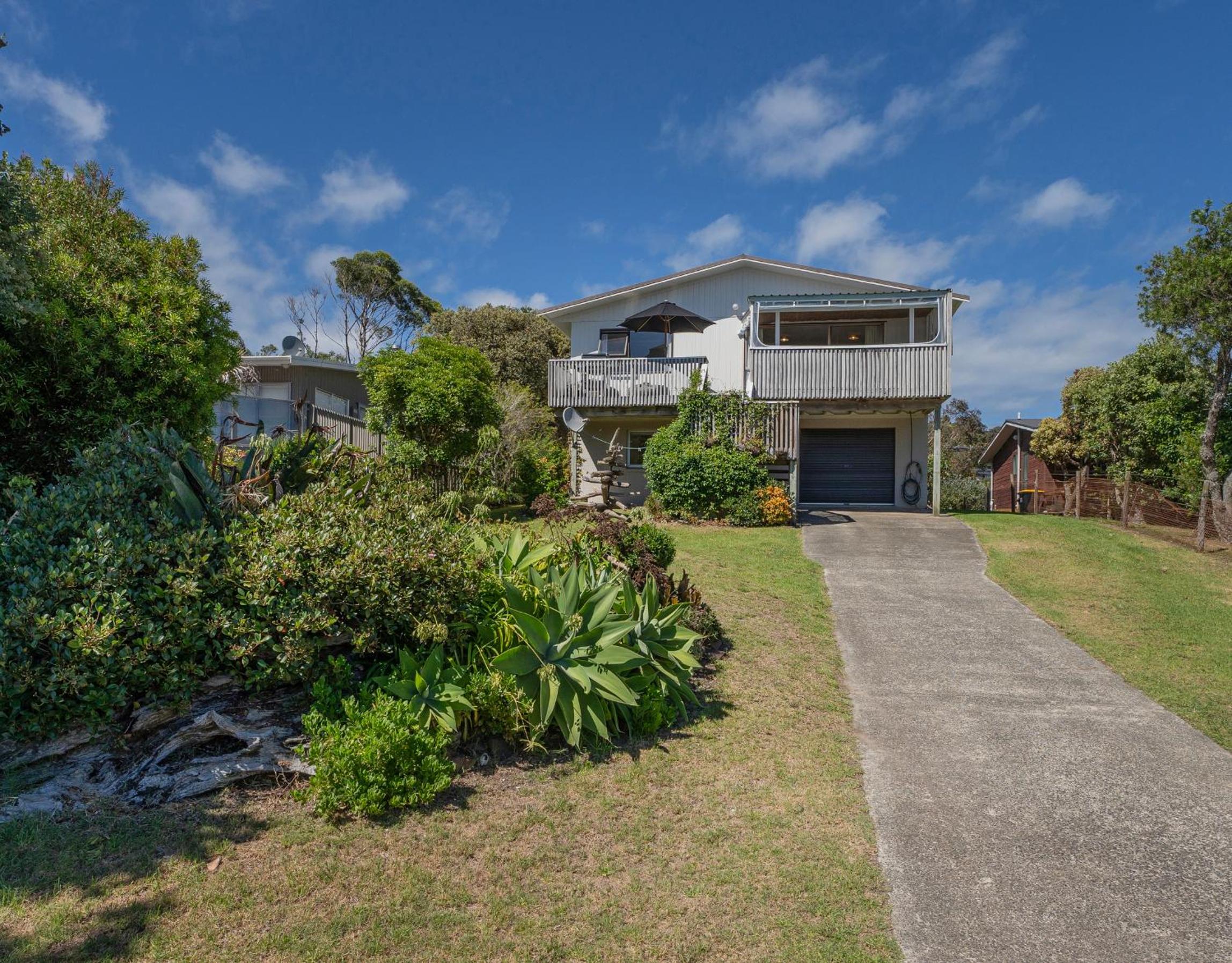 Sunsets and Surf - Whangapoua Holiday Home