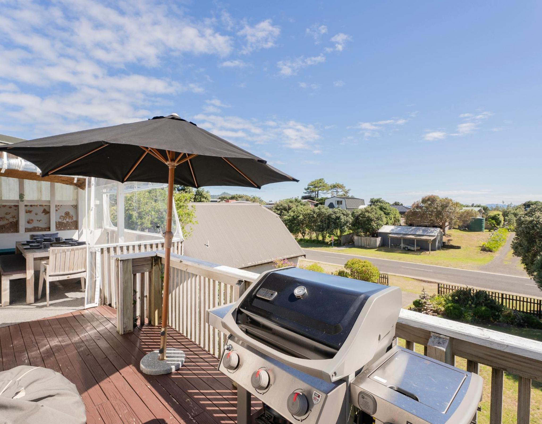 Sunsets and Surf - Whangapoua Holiday Home