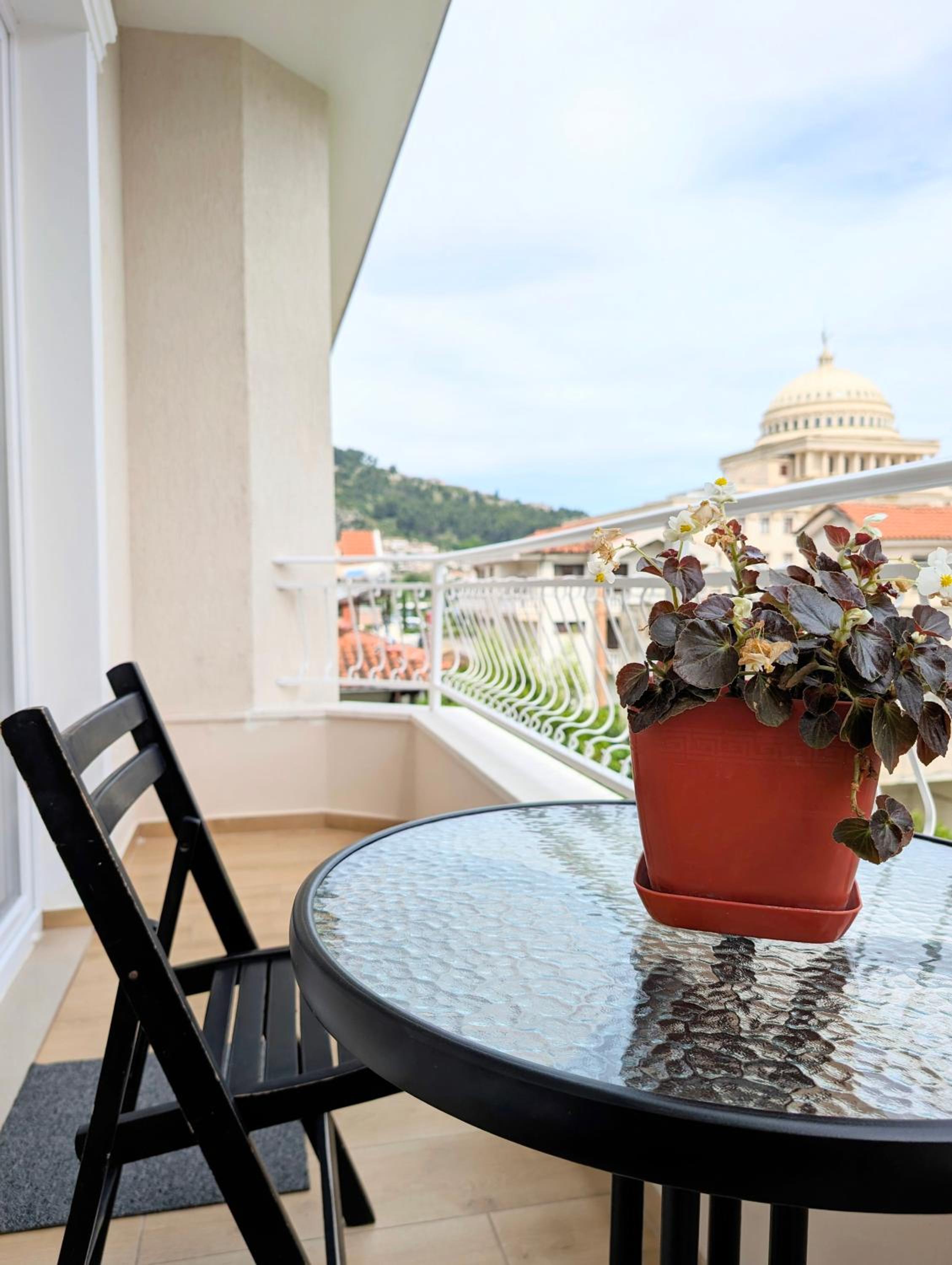 Villa with Garden & Balcony