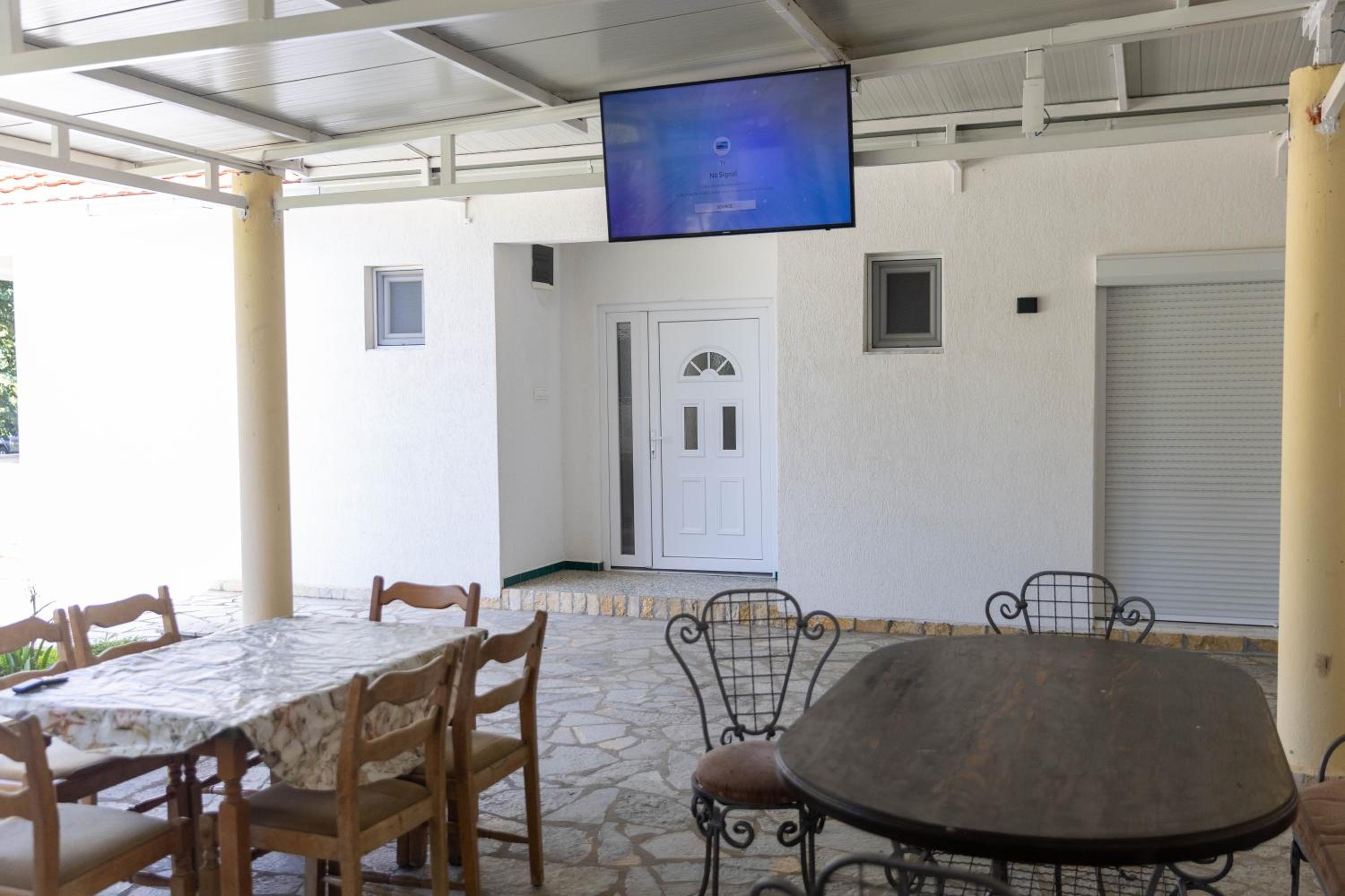 Tomi Guesthouse