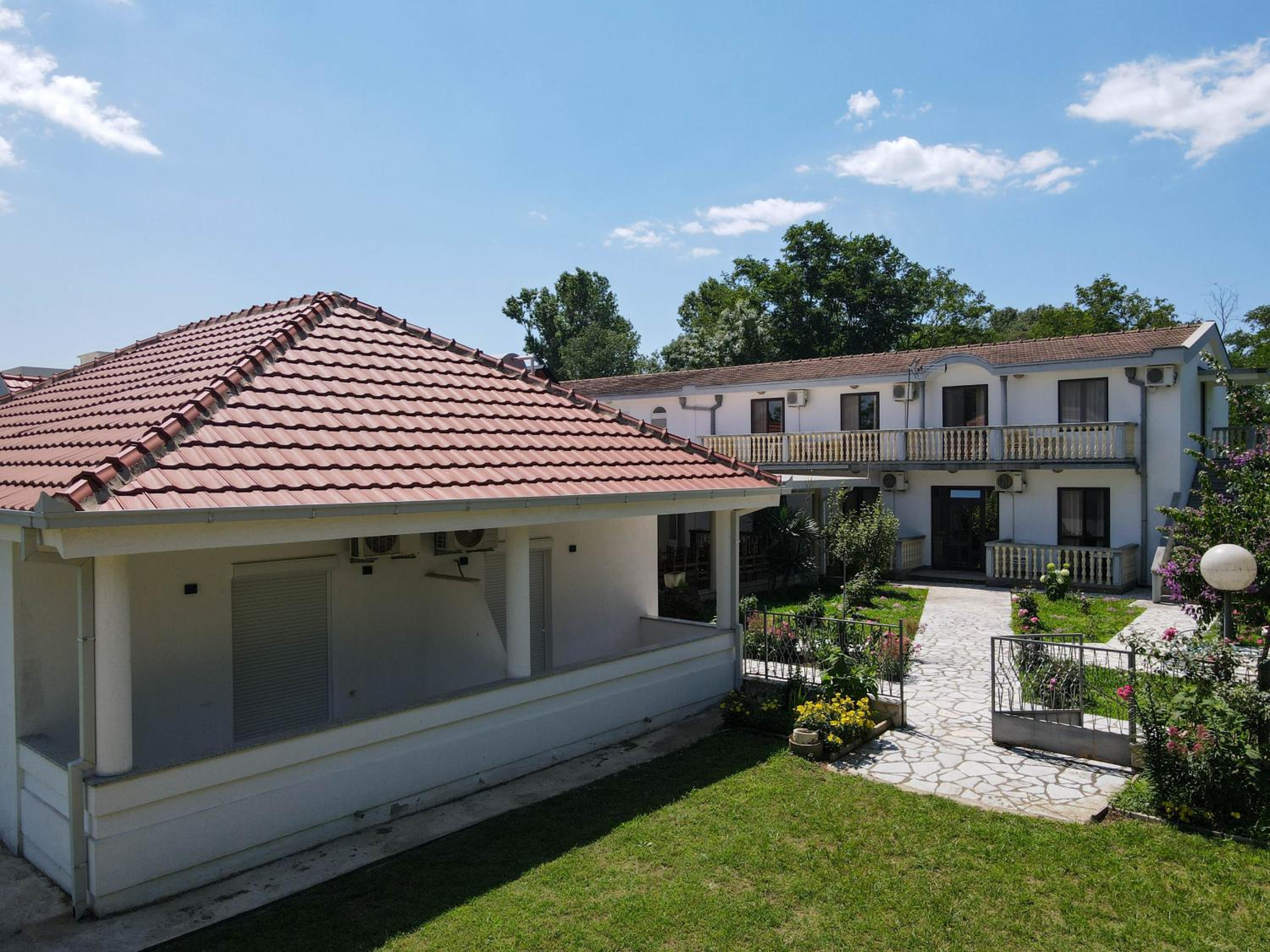 Tomi Guesthouse