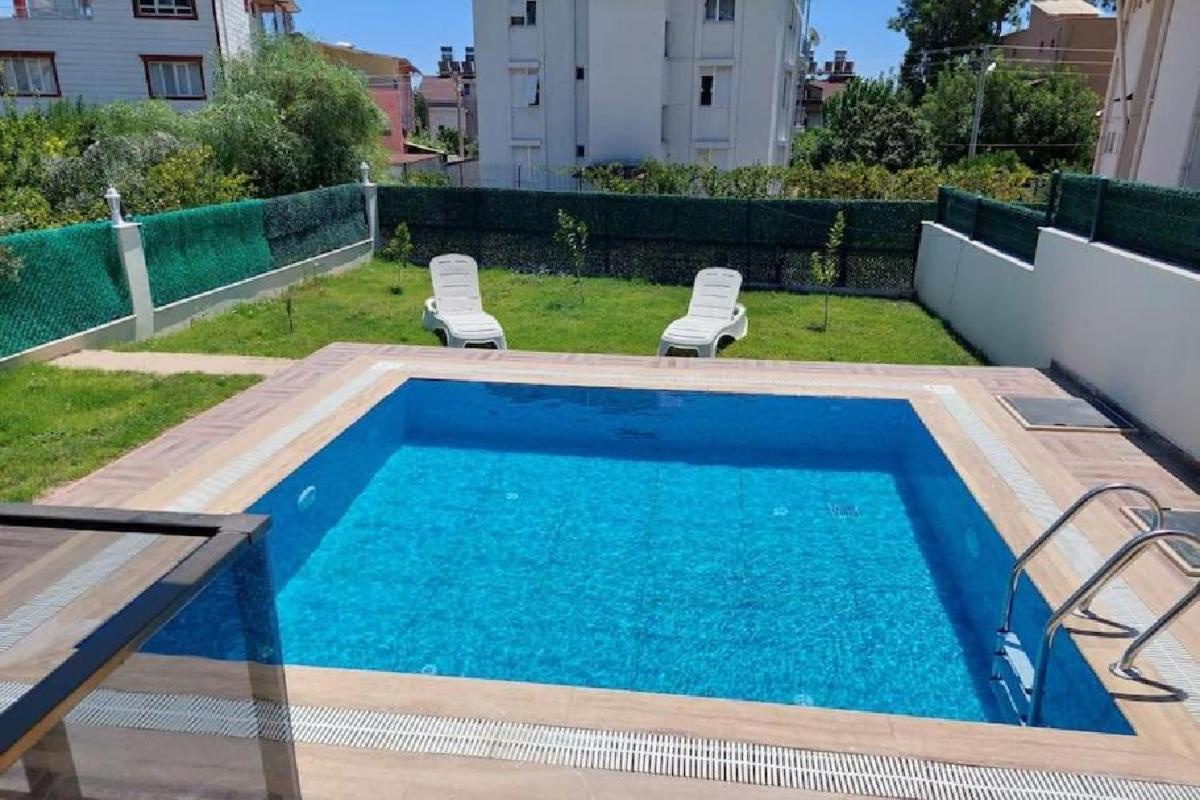 Villa Isra 5 plus 1 Bedroom Villa Private Pool and Garden