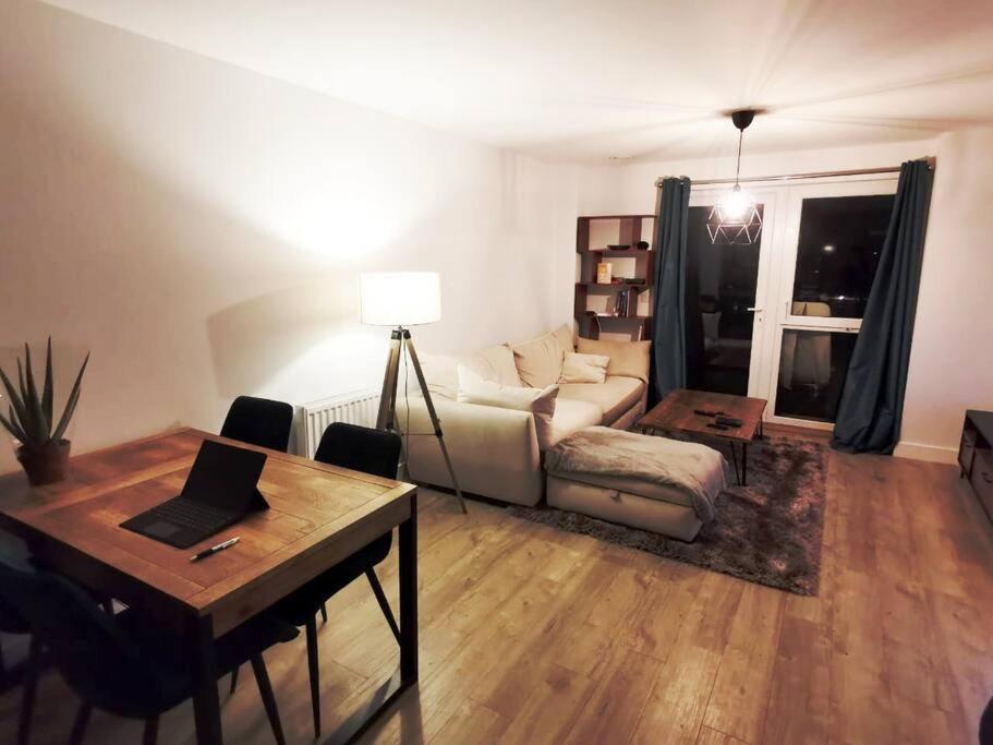 Luxury 1 bedroom flat with balcony - St Anne's view 2