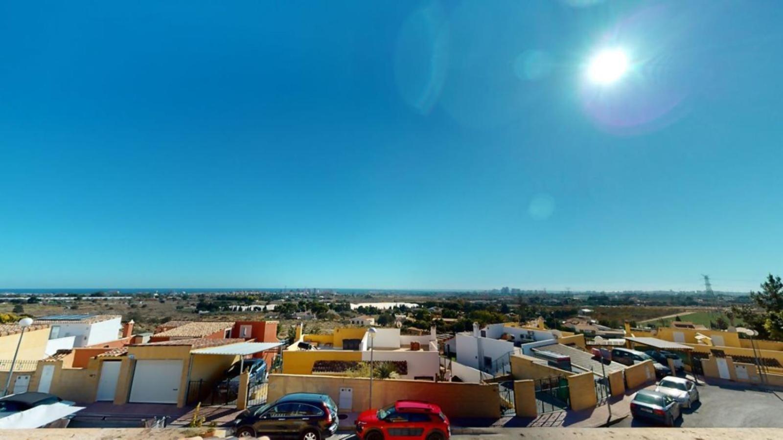 Beautiful house and garden close to Bonalba Golf