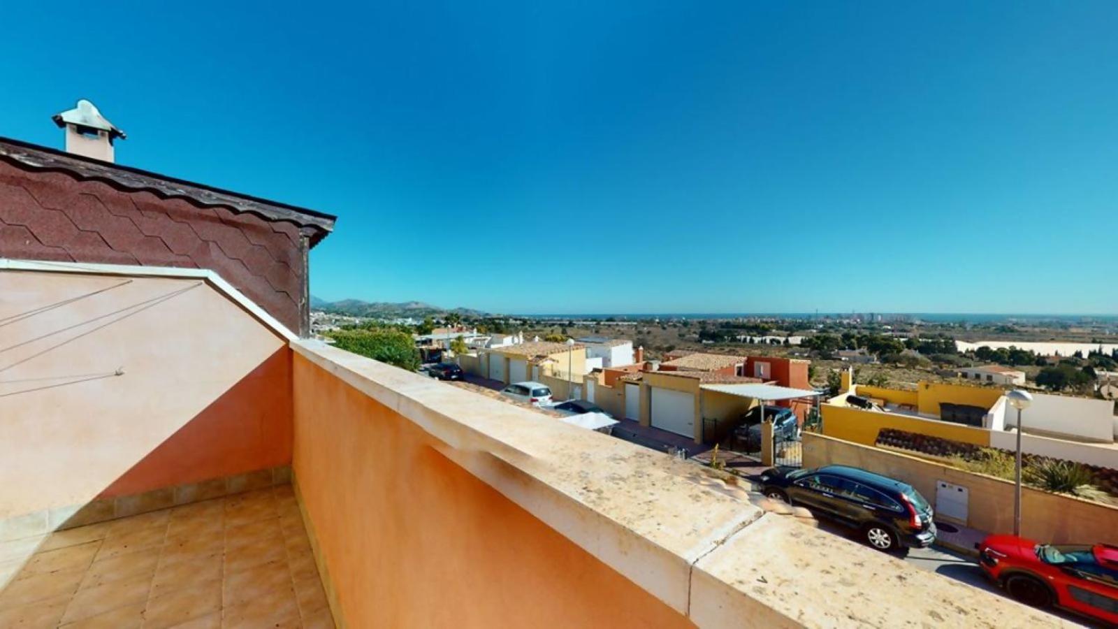 Beautiful house and garden close to Bonalba Golf
