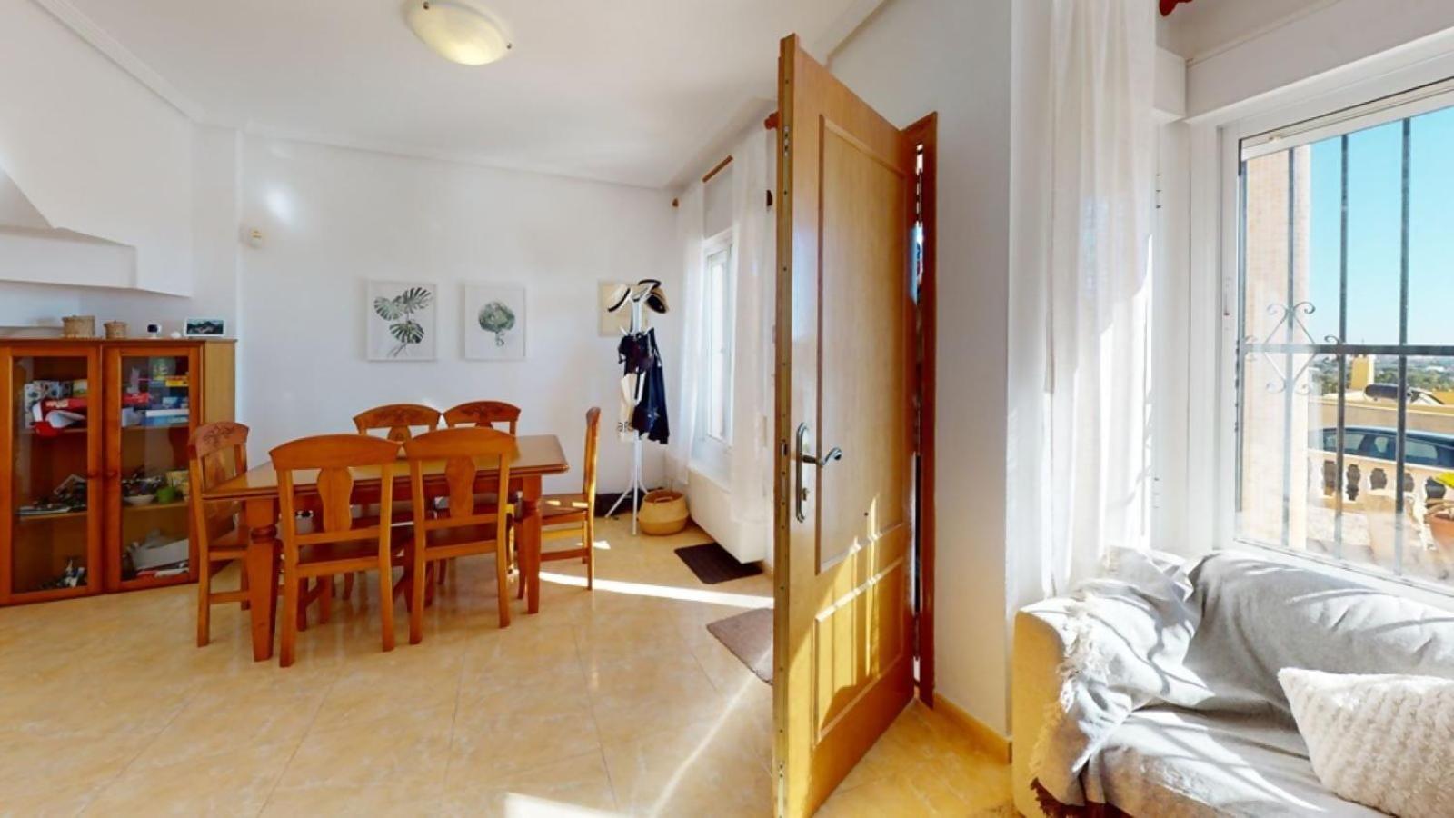 Beautiful house and garden close to Bonalba Golf