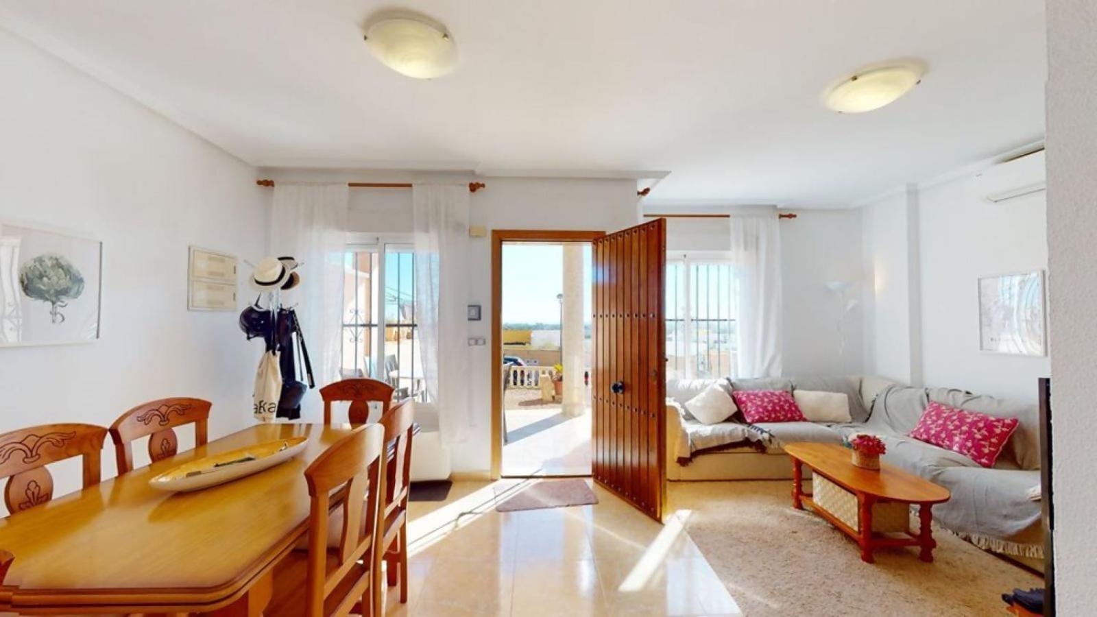 Beautiful house and garden close to Bonalba Golf