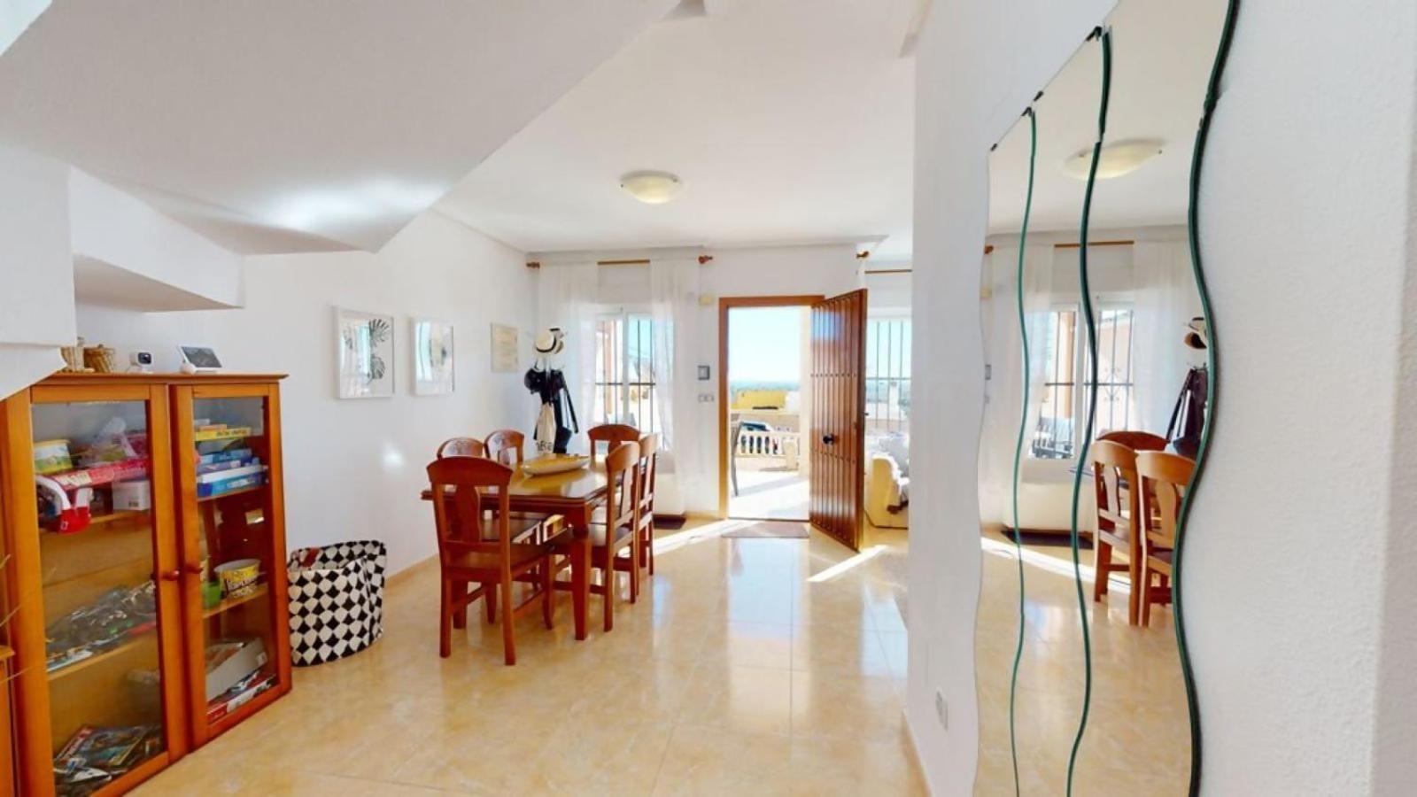 Beautiful house and garden close to Bonalba Golf
