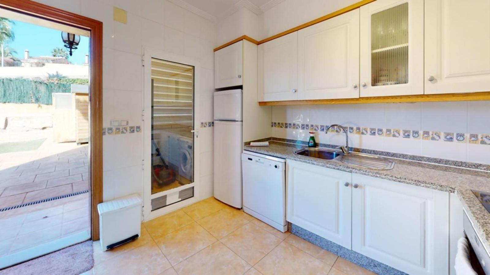 Beautiful house and garden close to Bonalba Golf